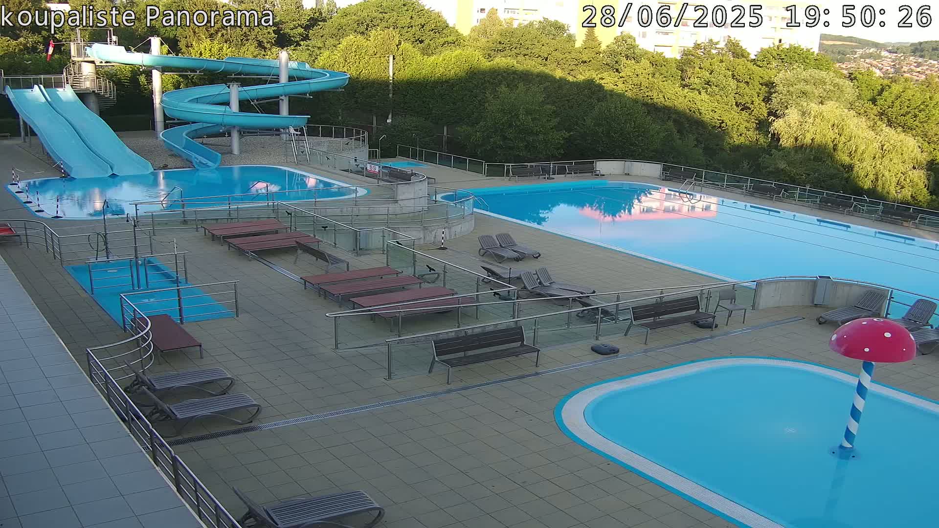 Zlín - Koupaliště Panorama Swimming Pool & Aquapark Live Cam - Zlin 5, Zlin, Czechia
