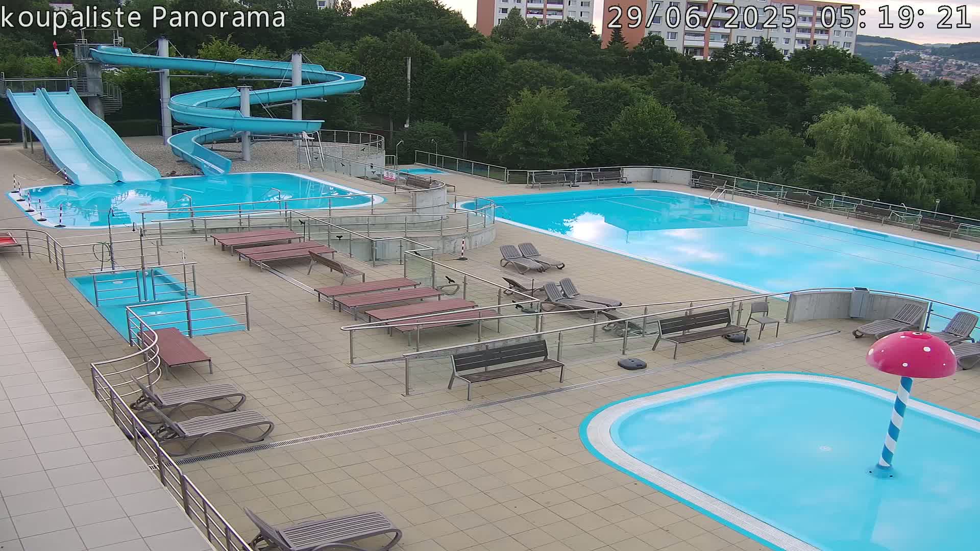 Zlín - Koupaliště Panorama Swimming Pool & Aquapark Live Cam - Zlin 5, Zlin, Czechia