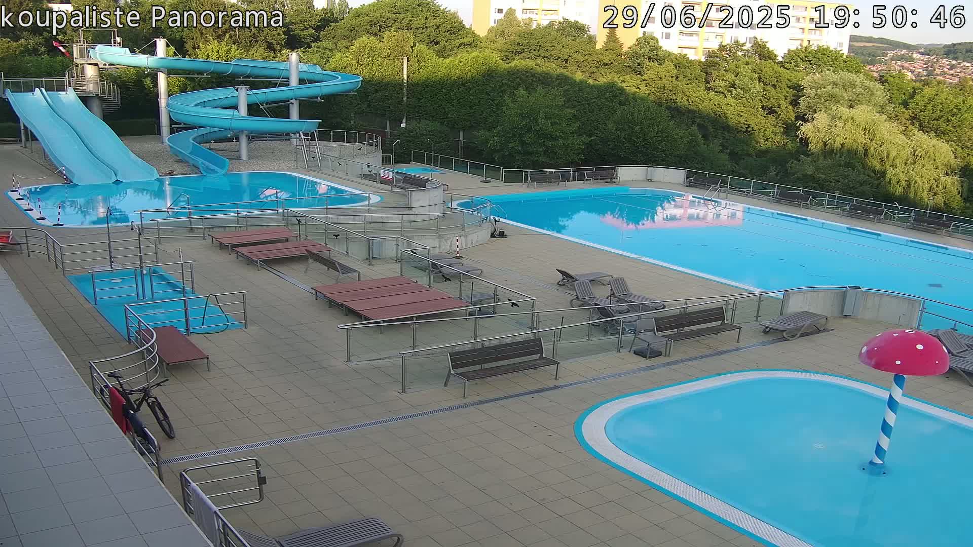Zlín - Koupaliště Panorama Swimming Pool & Aquapark Live Cam - Zlin 5, Zlin, Czechia
