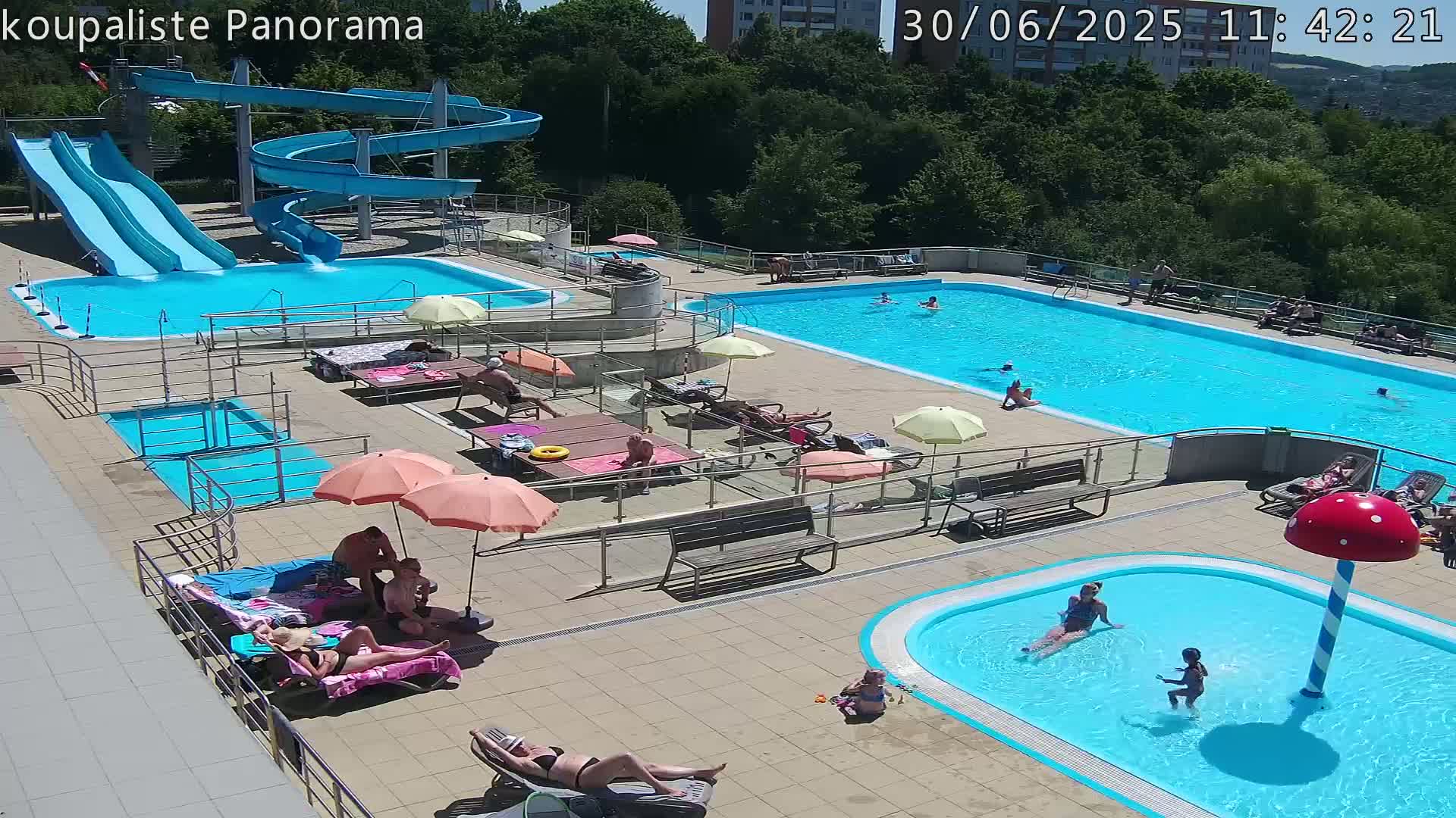 Zlín - Koupaliště Panorama Swimming Pool & Aquapark Live Cam - Zlin 5, Zlin, Czechia