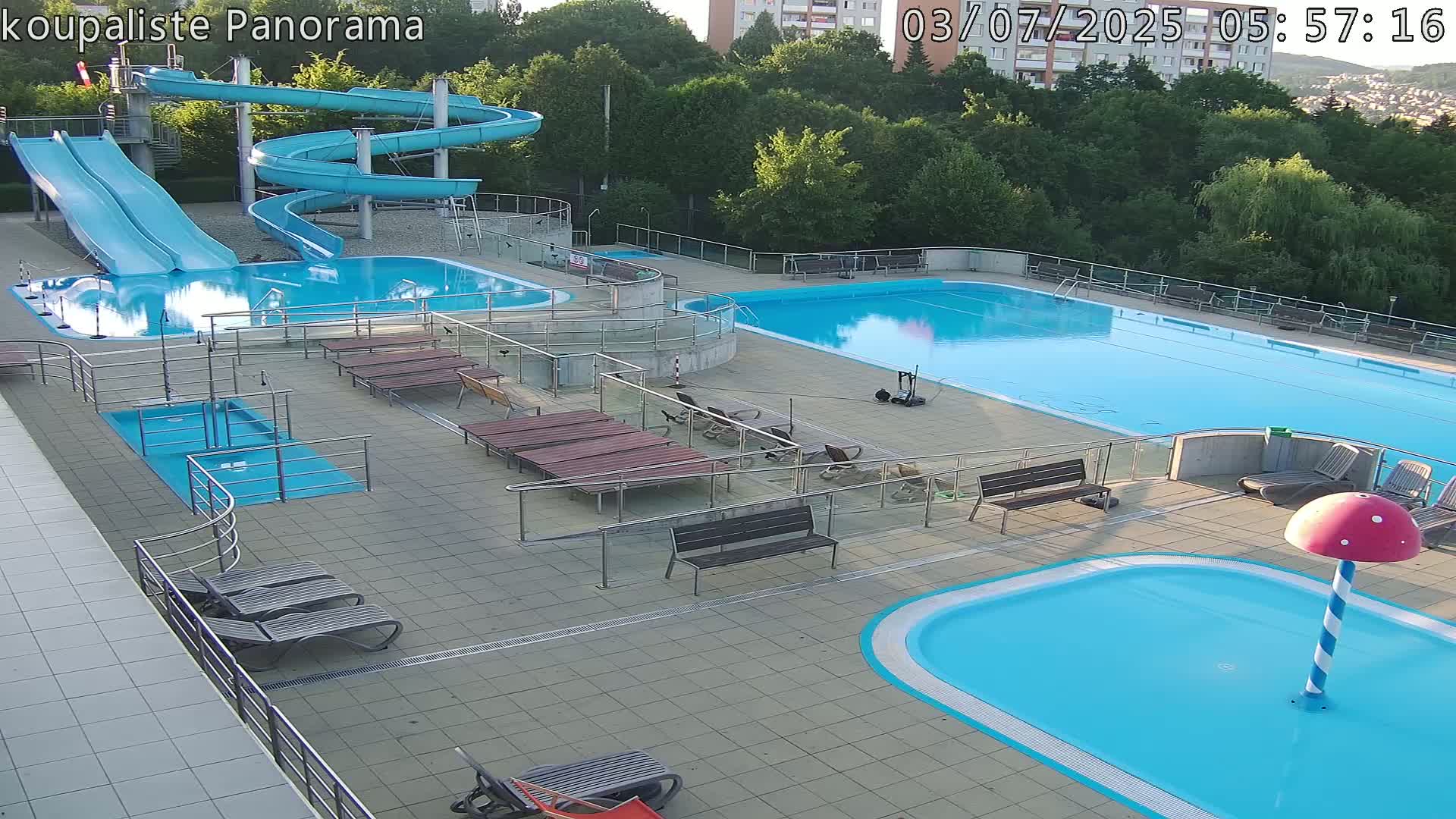 Zlín - Koupaliště Panorama Swimming Pool & Aquapark Live Cam - Zlin 5, Zlin, Czechia