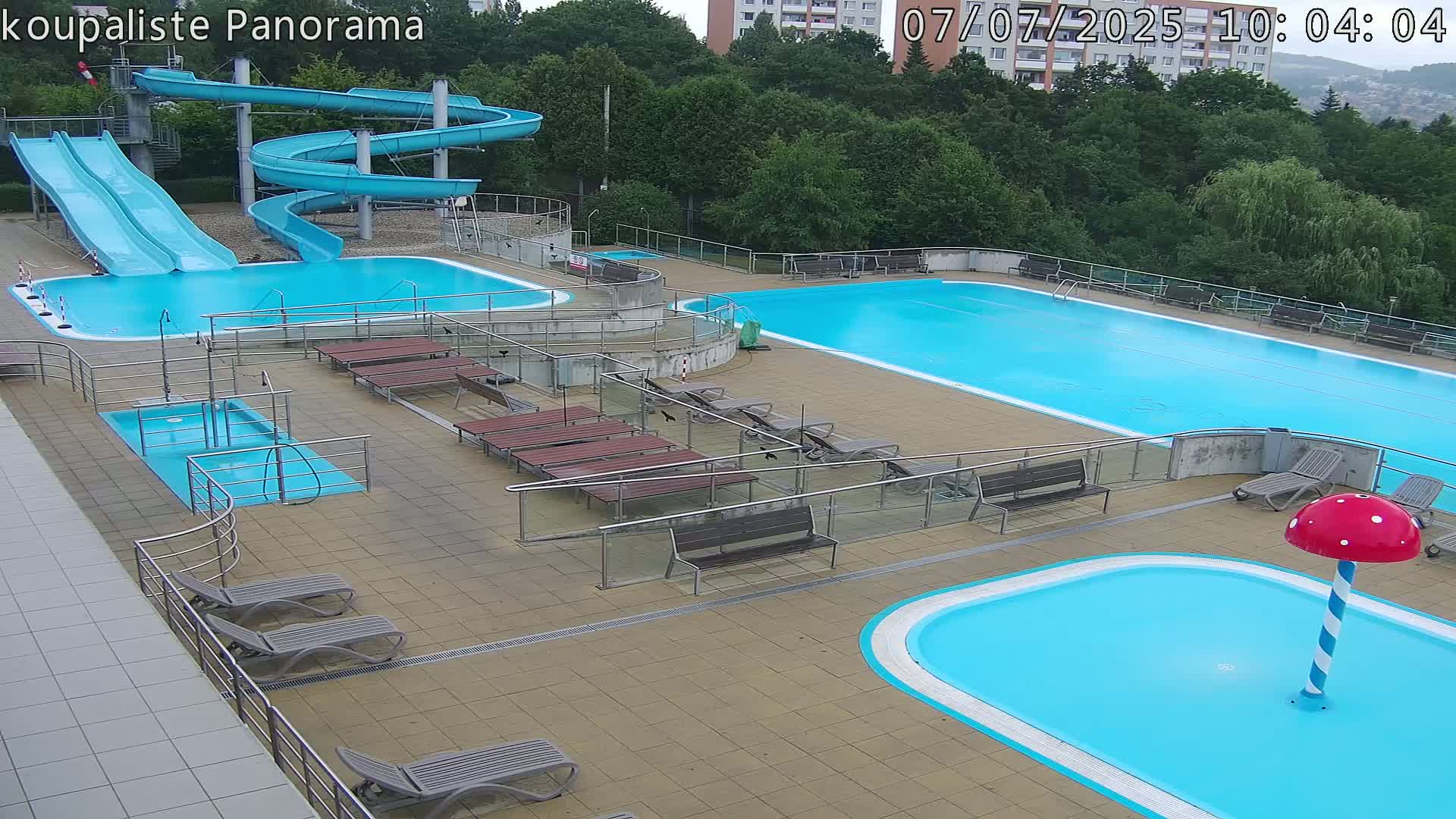 Zlín - Koupaliště Panorama Swimming Pool & Aquapark Live Cam - Zlin 5, Zlin, Czechia