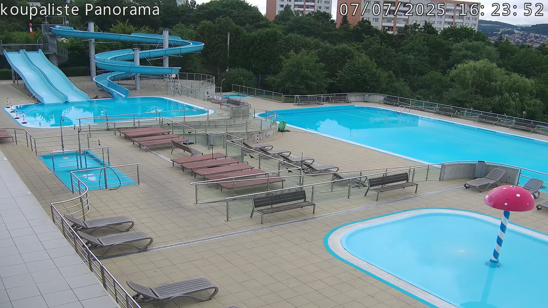 Zlín - Koupaliště Panorama Swimming Pool & Aquapark Live Cam - Zlin 5, Zlin, Czechia