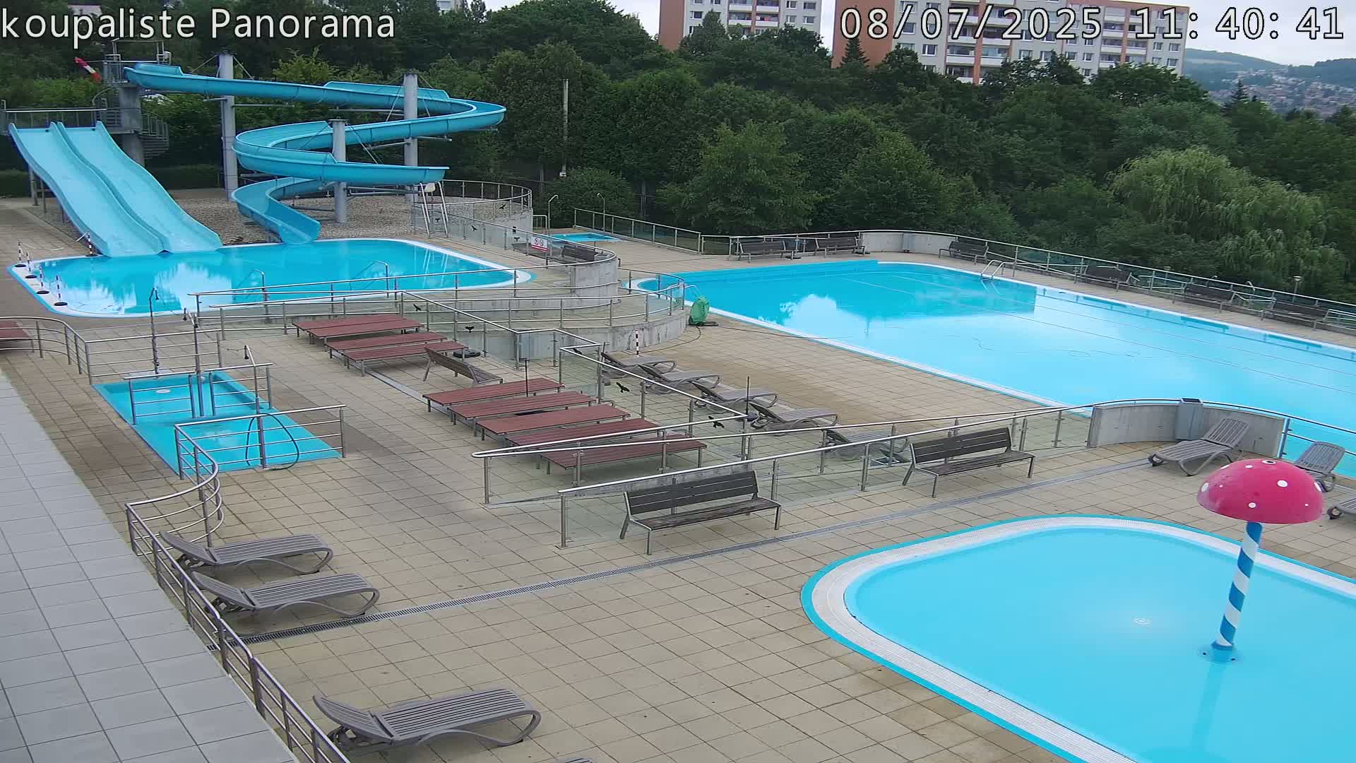 Zlín - Koupaliště Panorama Swimming Pool & Aquapark Live Cam - Zlin 5, Zlin, Czechia