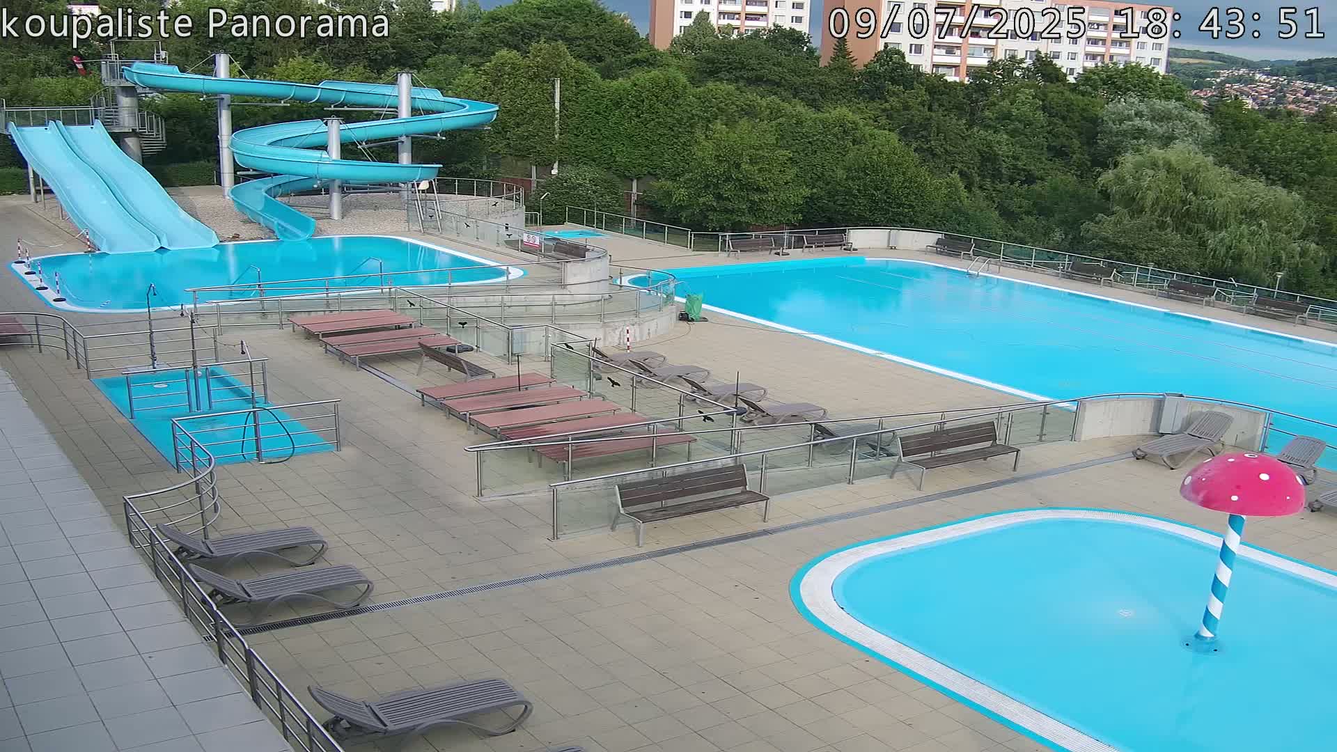 Zlín - Koupaliště Panorama Swimming Pool & Aquapark Live Cam - Zlin 5, Zlin, Czechia