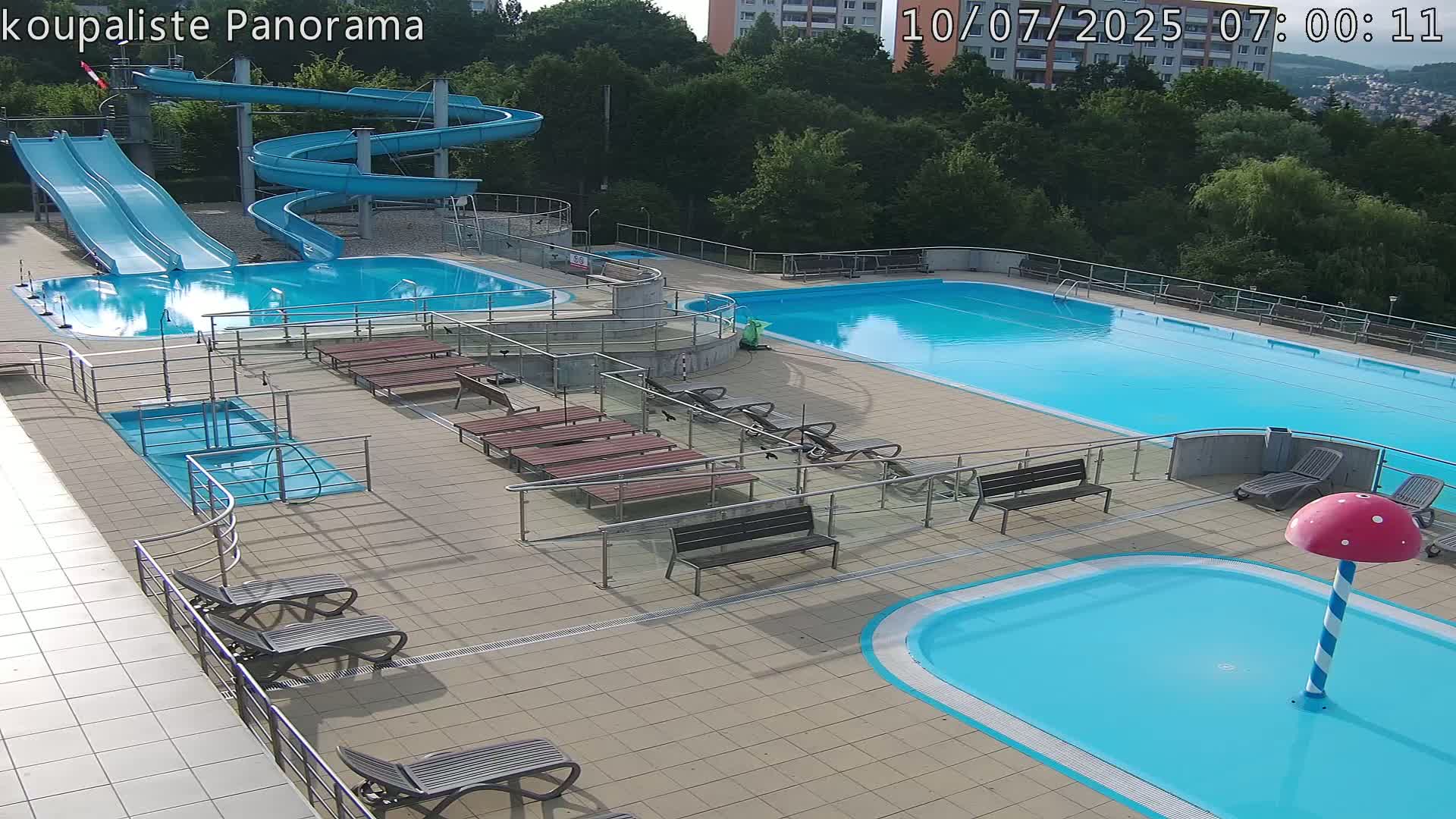 Zlín - Koupaliště Panorama Swimming Pool & Aquapark Live Cam - Zlin 5, Zlin, Czechia