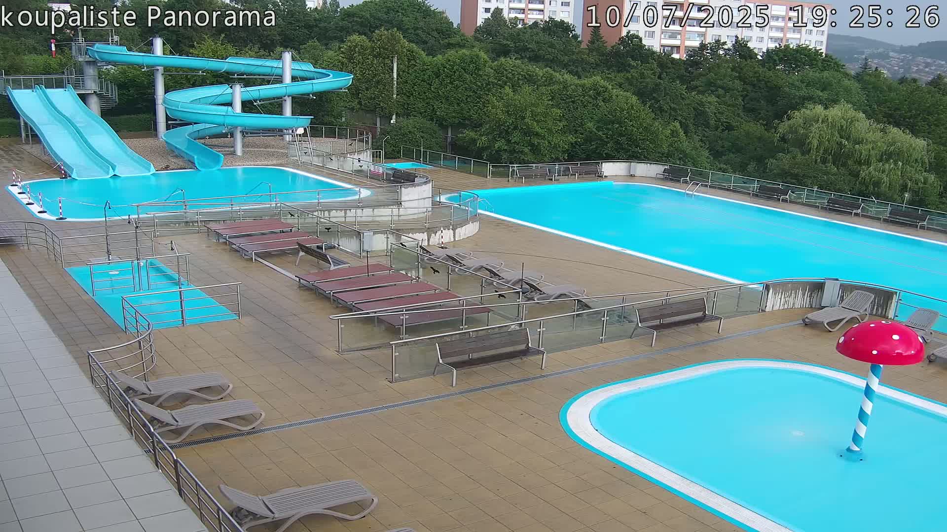 Zlín - Koupaliště Panorama Swimming Pool & Aquapark Live Cam - Zlin 5, Zlin, Czechia