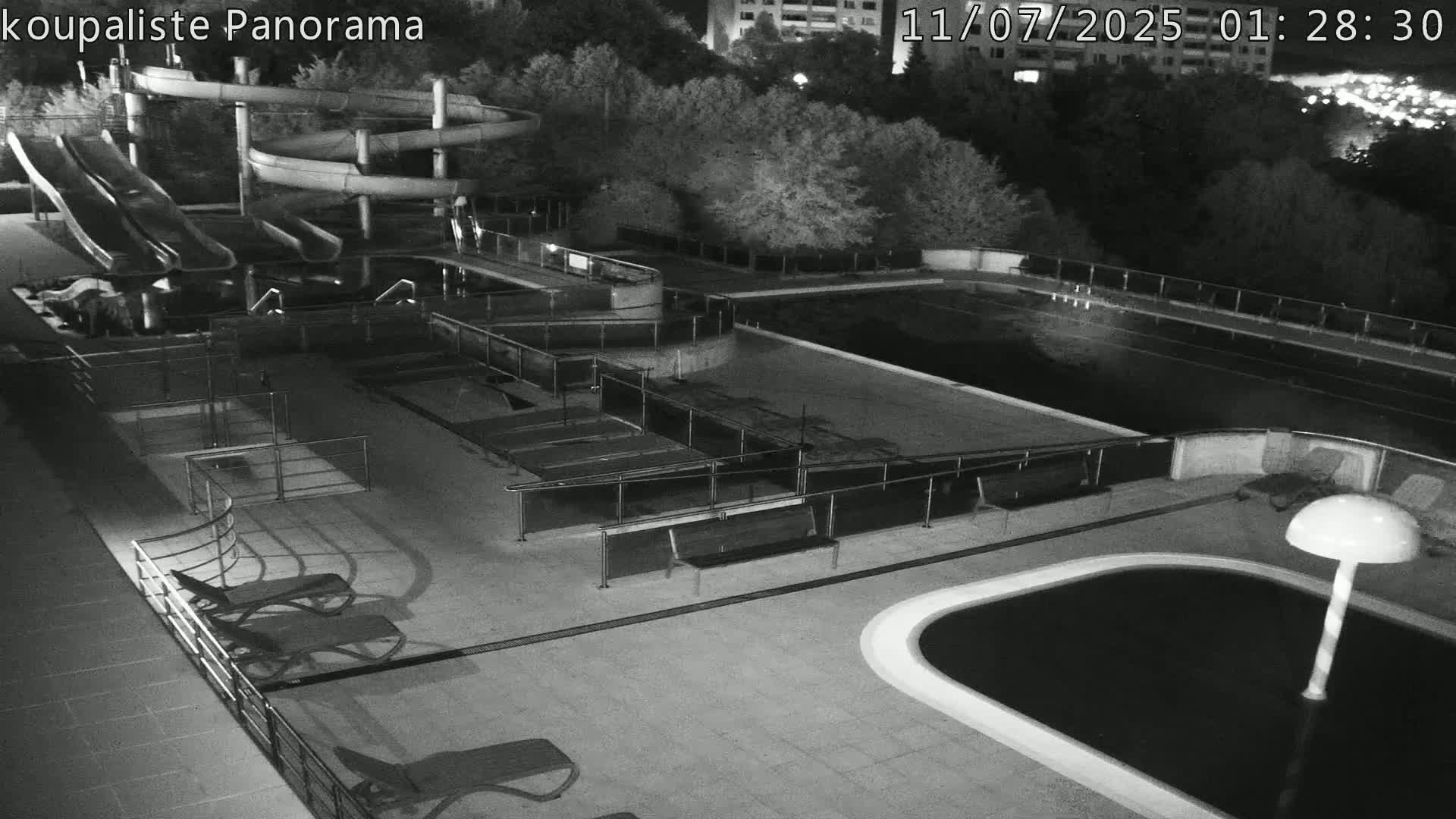 Zlín - Koupaliště Panorama Swimming Pool & Aquapark Live Cam - Zlin 5, Zlin, Czechia