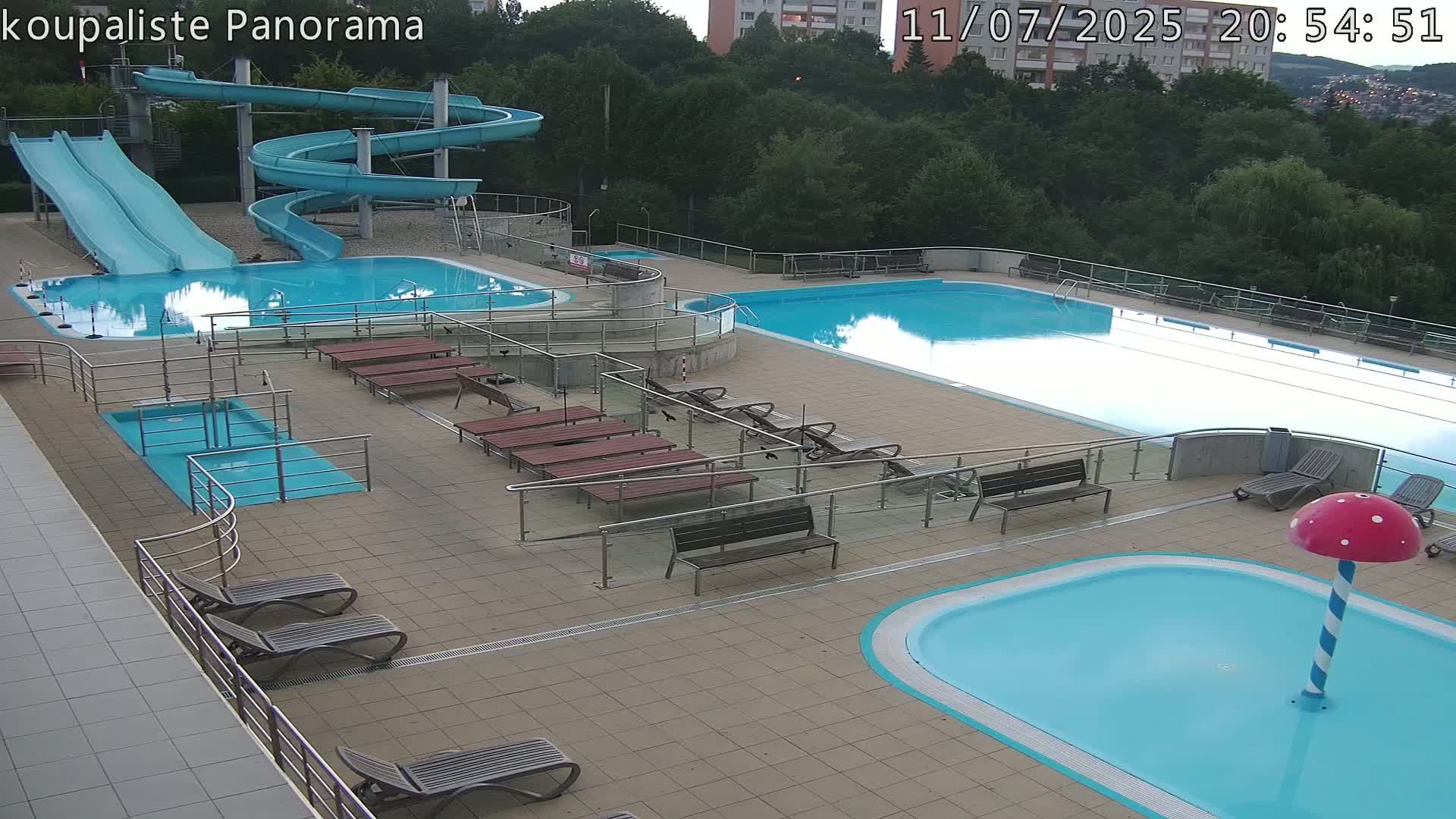 Zlín - Koupaliště Panorama Swimming Pool & Aquapark Live Cam - Zlin 5, Zlin, Czechia