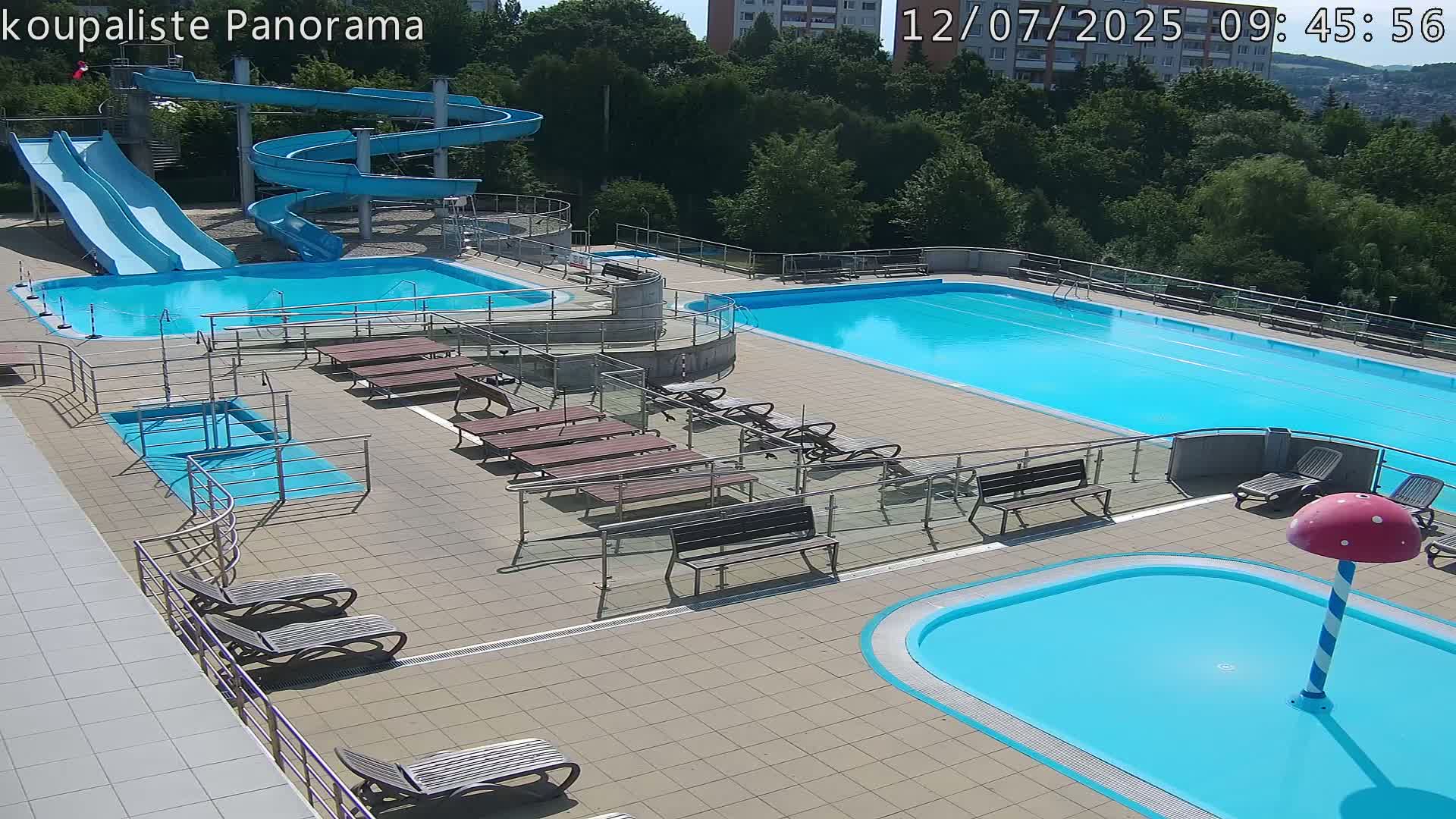 Zlín - Koupaliště Panorama Swimming Pool & Aquapark Live Cam - Zlin 5, Zlin, Czechia
