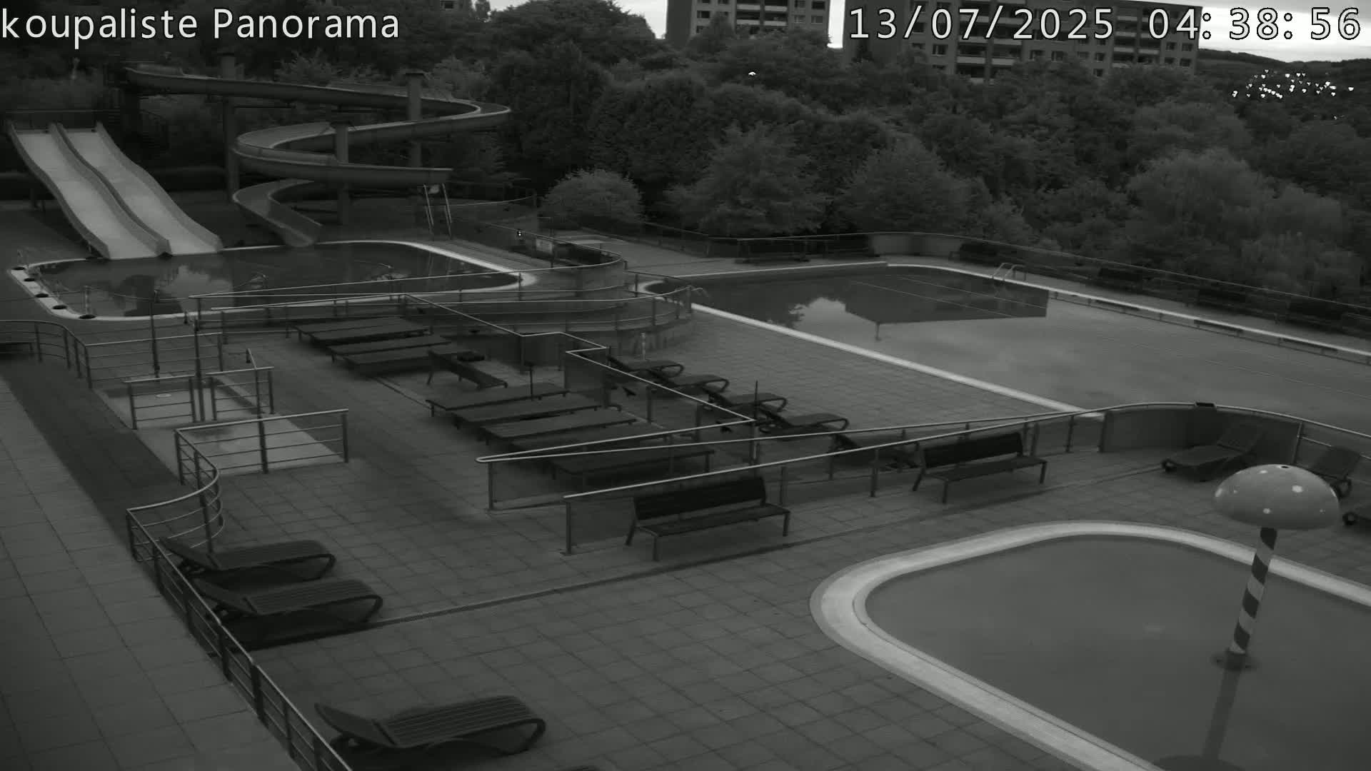 Zlín - Koupaliště Panorama Swimming Pool & Aquapark Live Cam - Zlin 5, Zlin, Czechia