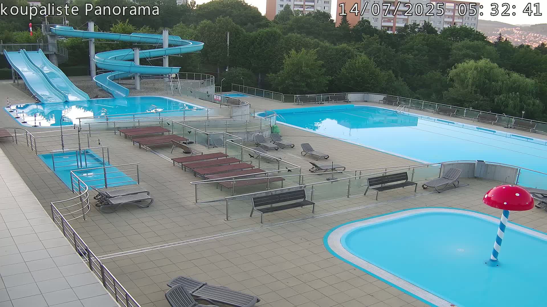 Zlín - Koupaliště Panorama Swimming Pool & Aquapark Live Cam - Zlin 5, Zlin, Czechia