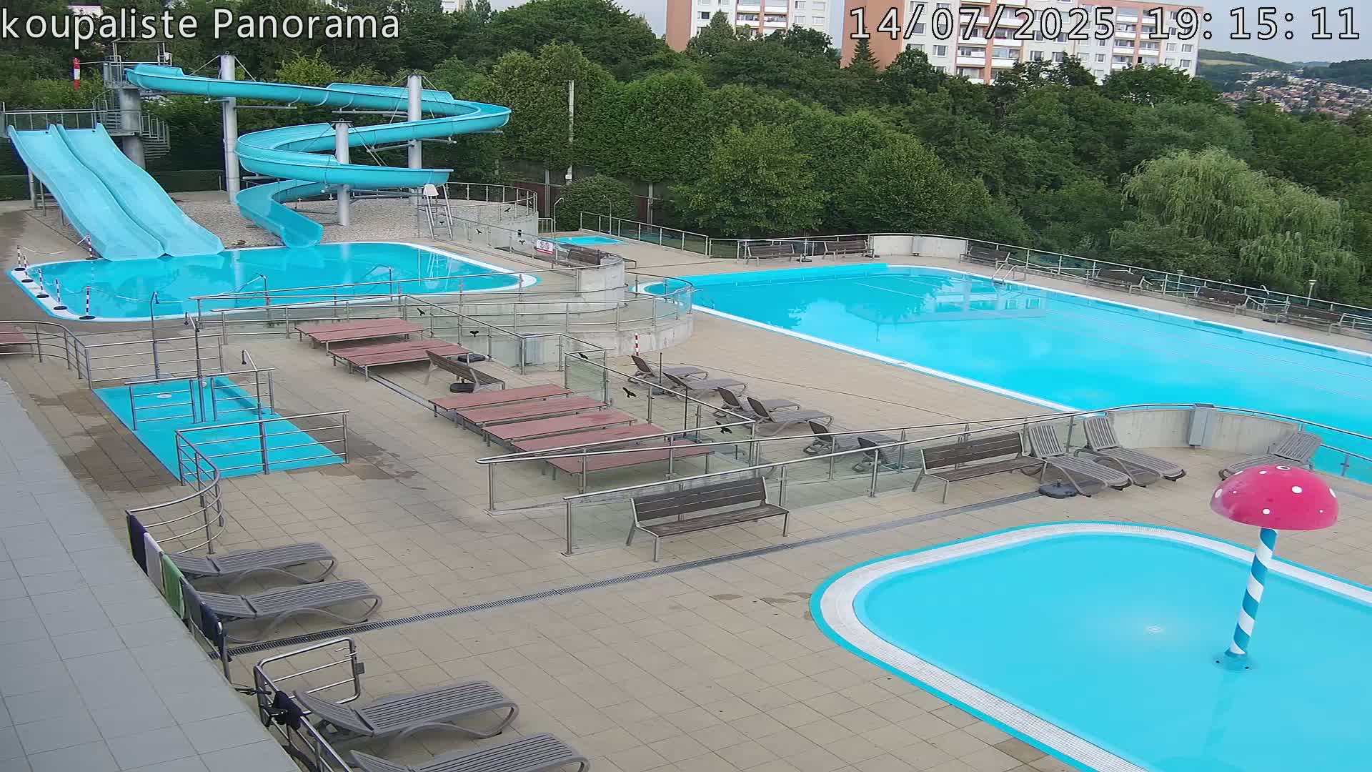 Zlín - Koupaliště Panorama Swimming Pool & Aquapark Live Cam - Zlin 5, Zlin, Czechia