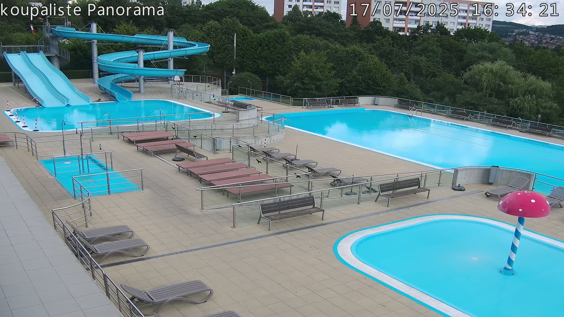 Zlín - Koupaliště Panorama Swimming Pool & Aquapark Live Cam - Zlin 5, Zlin, Czechia