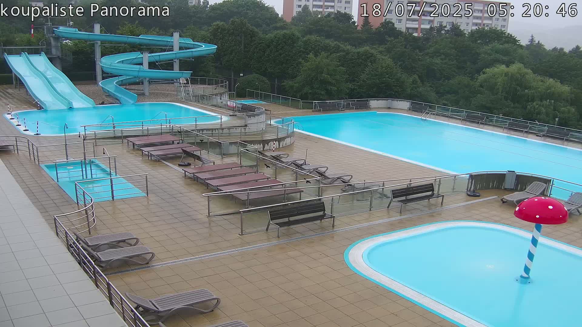 Zlín - Koupaliště Panorama Swimming Pool & Aquapark Live Cam - Zlin 5, Zlin, Czechia