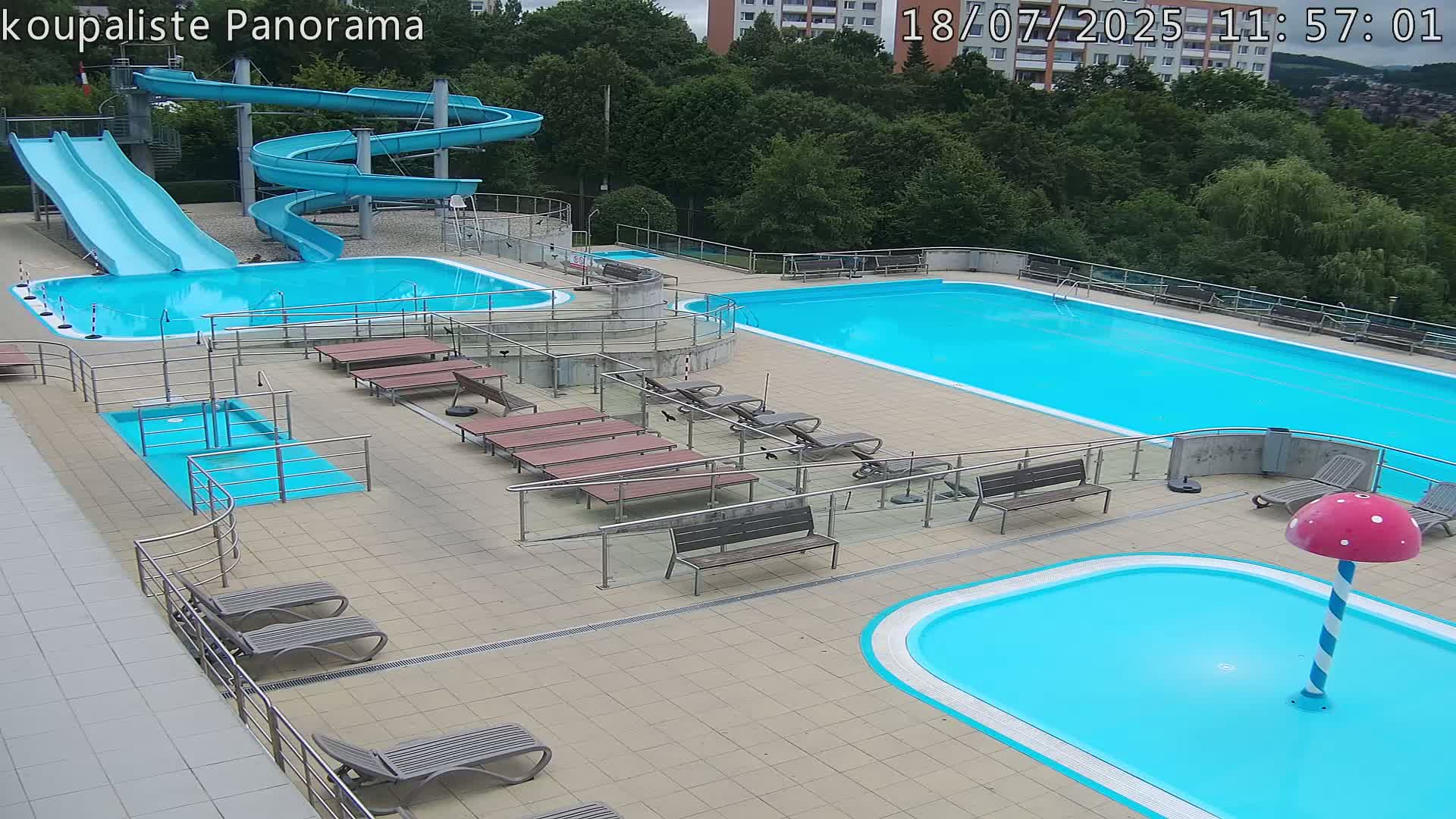 Zlín - Koupaliště Panorama Swimming Pool & Aquapark Live Cam - Zlin 5, Zlin, Czechia