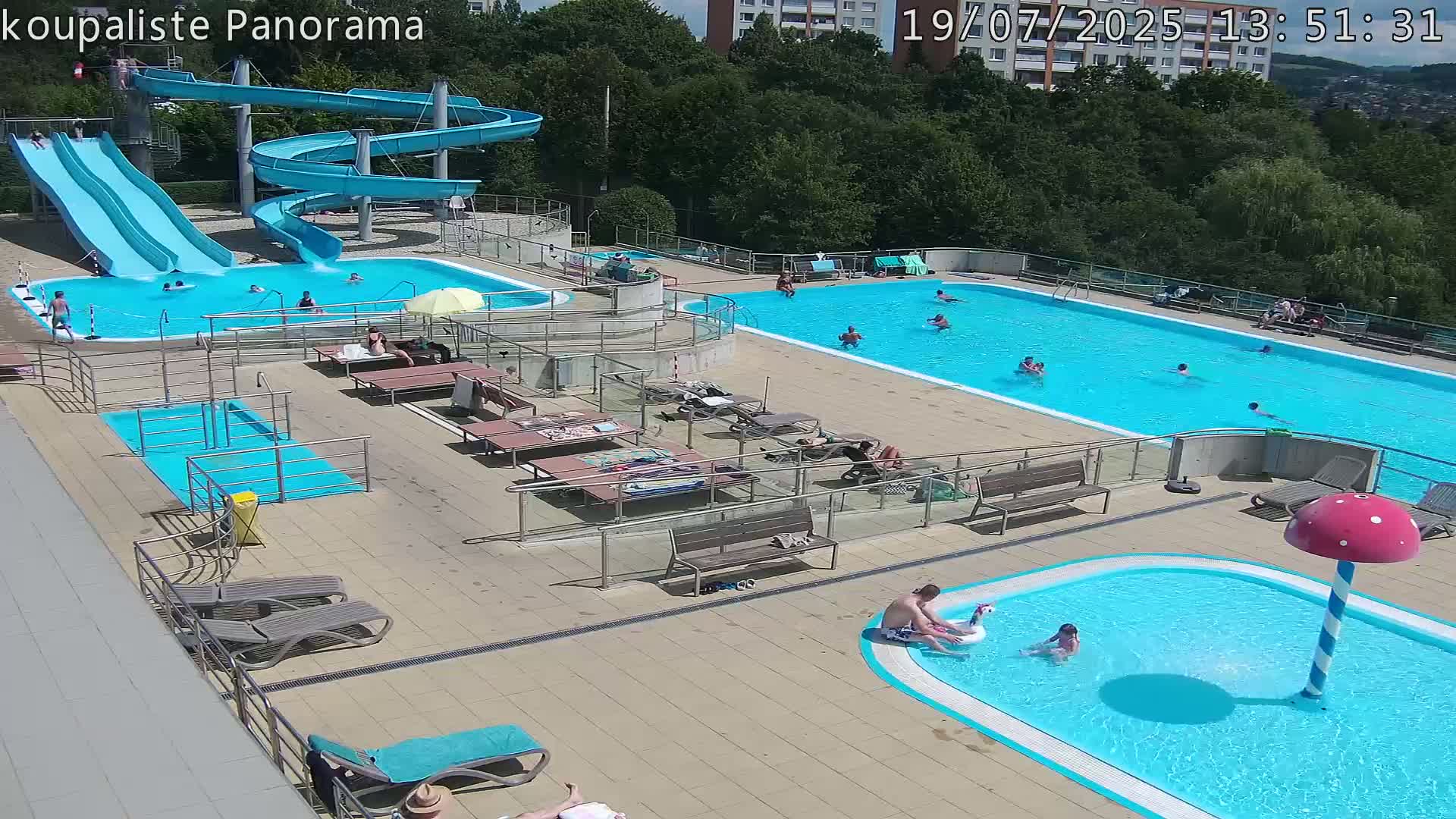 Zlín - Koupaliště Panorama Swimming Pool & Aquapark Live Cam - Zlin 5, Zlin, Czechia
