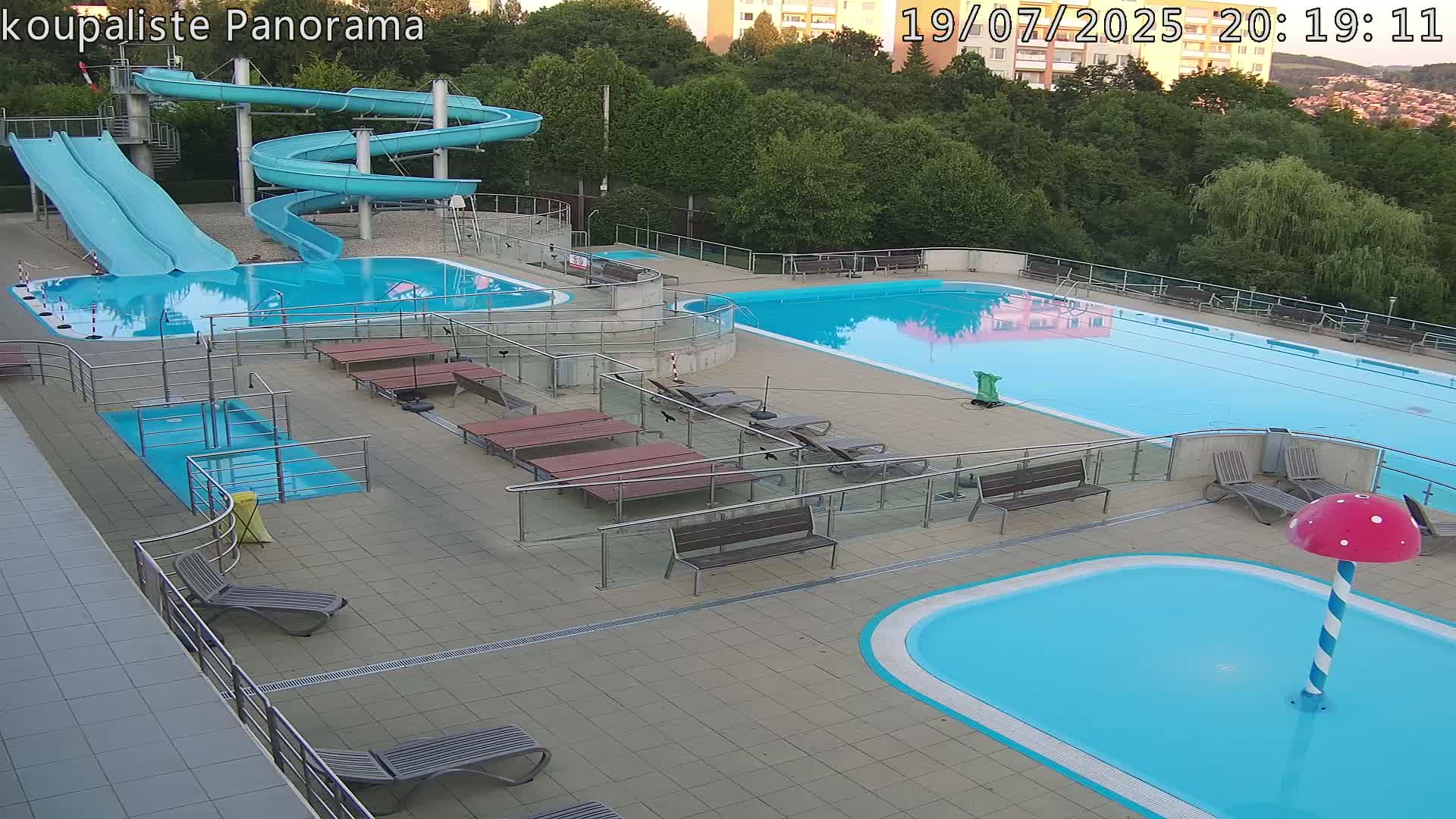 Zlín - Koupaliště Panorama Swimming Pool & Aquapark Live Cam - Zlin 5, Zlin, Czechia