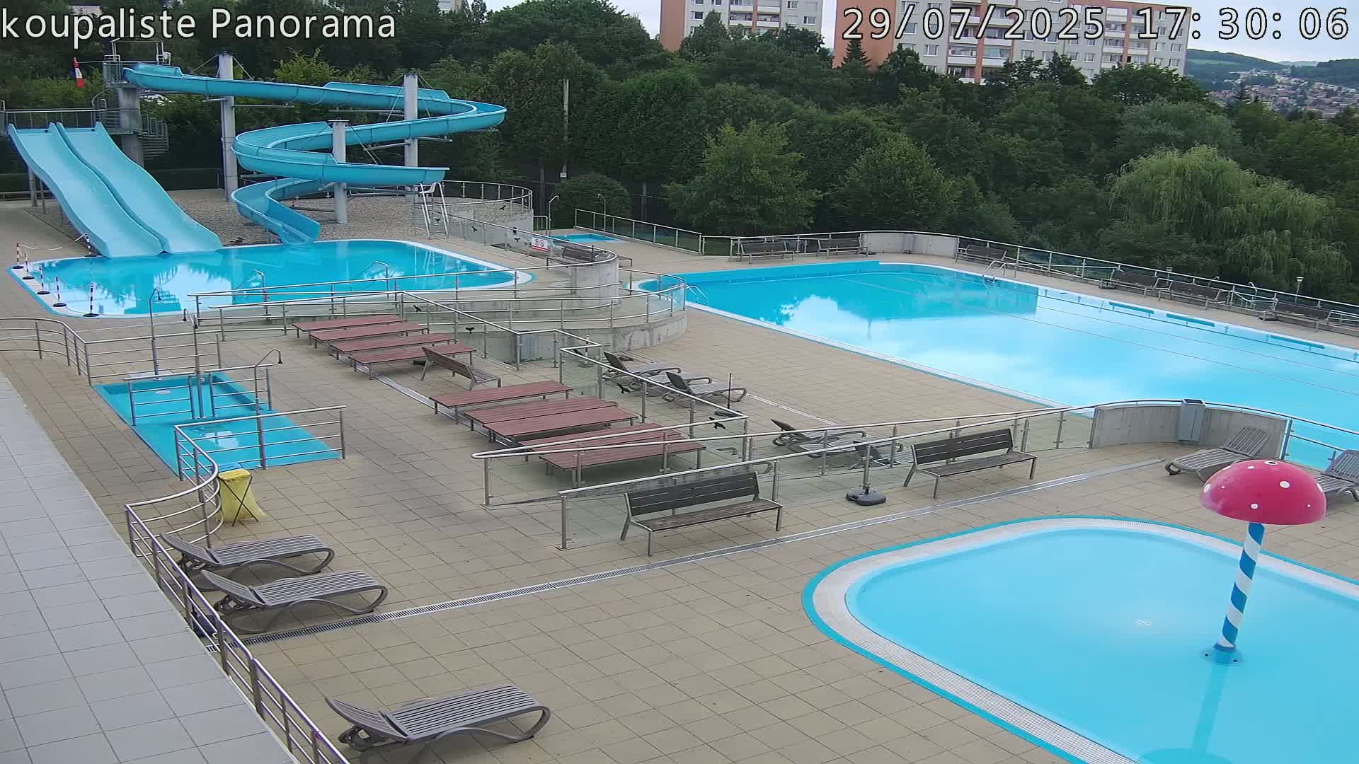 Zlín - Koupaliště Panorama Swimming Pool & Aquapark Live Cam - Zlin 5, Zlin, Czechia