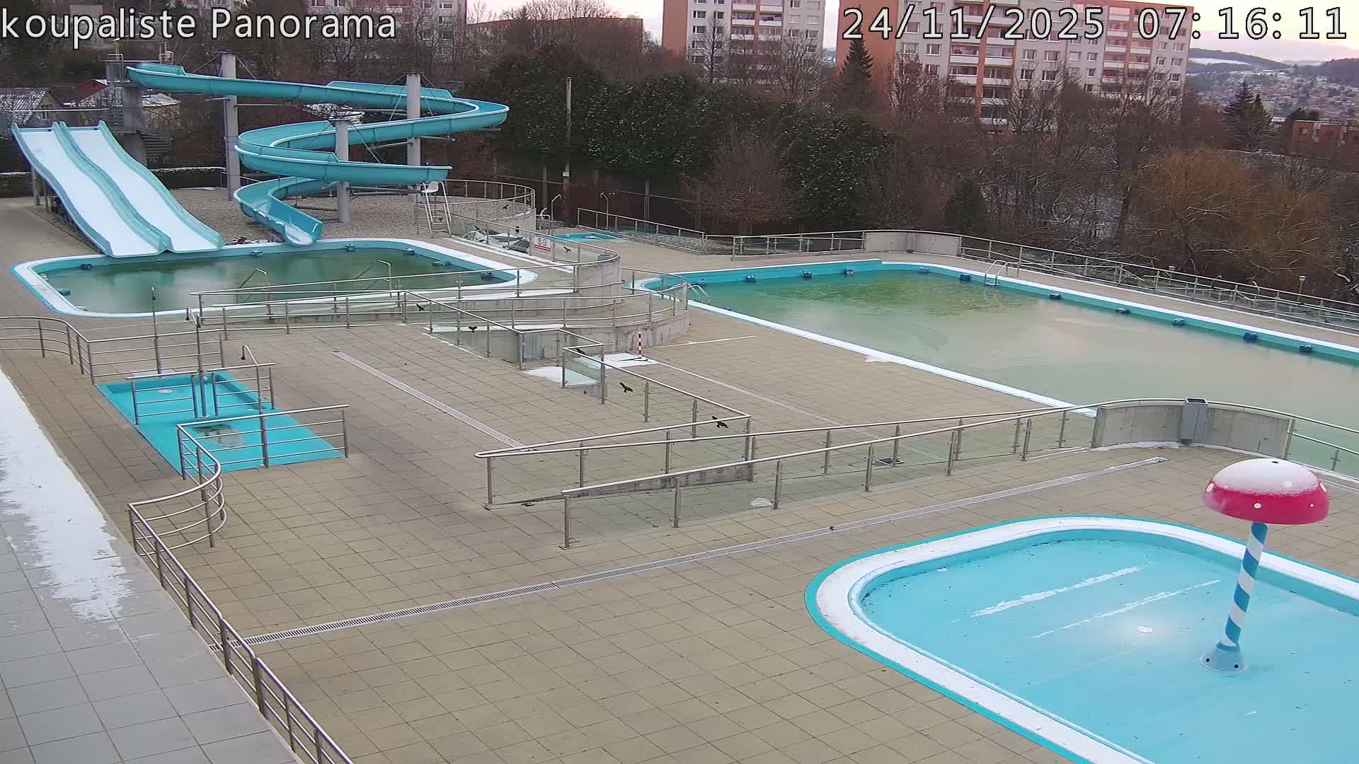 Zlín - Koupaliště Panorama Swimming Pool & Aquapark Live Cam - Zlin 5, Zlin, Czechia