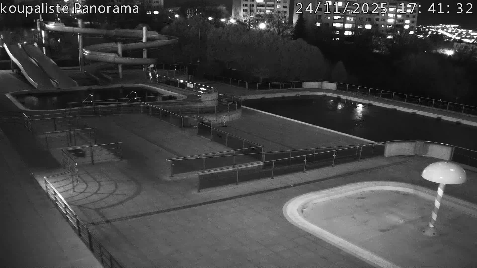 Zlín - Koupaliště Panorama Swimming Pool & Aquapark Live Cam - Zlin 5, Zlin, Czechia