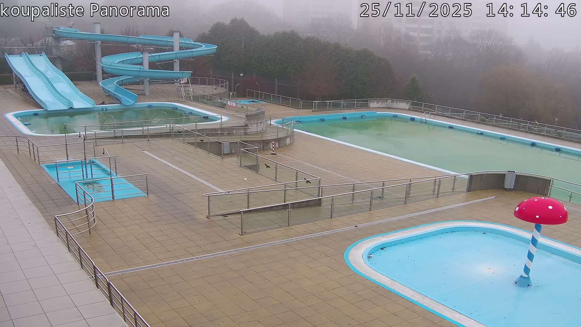 Zlín - Koupaliště Panorama Swimming Pool & Aquapark Live Cam - Zlin 5, Zlin, Czechia