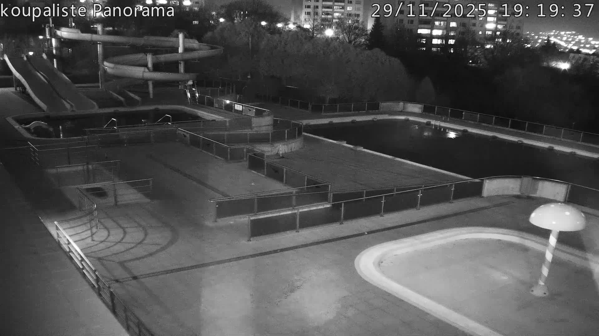 Zlín - Koupaliště Panorama Swimming Pool & Aquapark Live Cam - Zlin 5, Zlin, Czechia