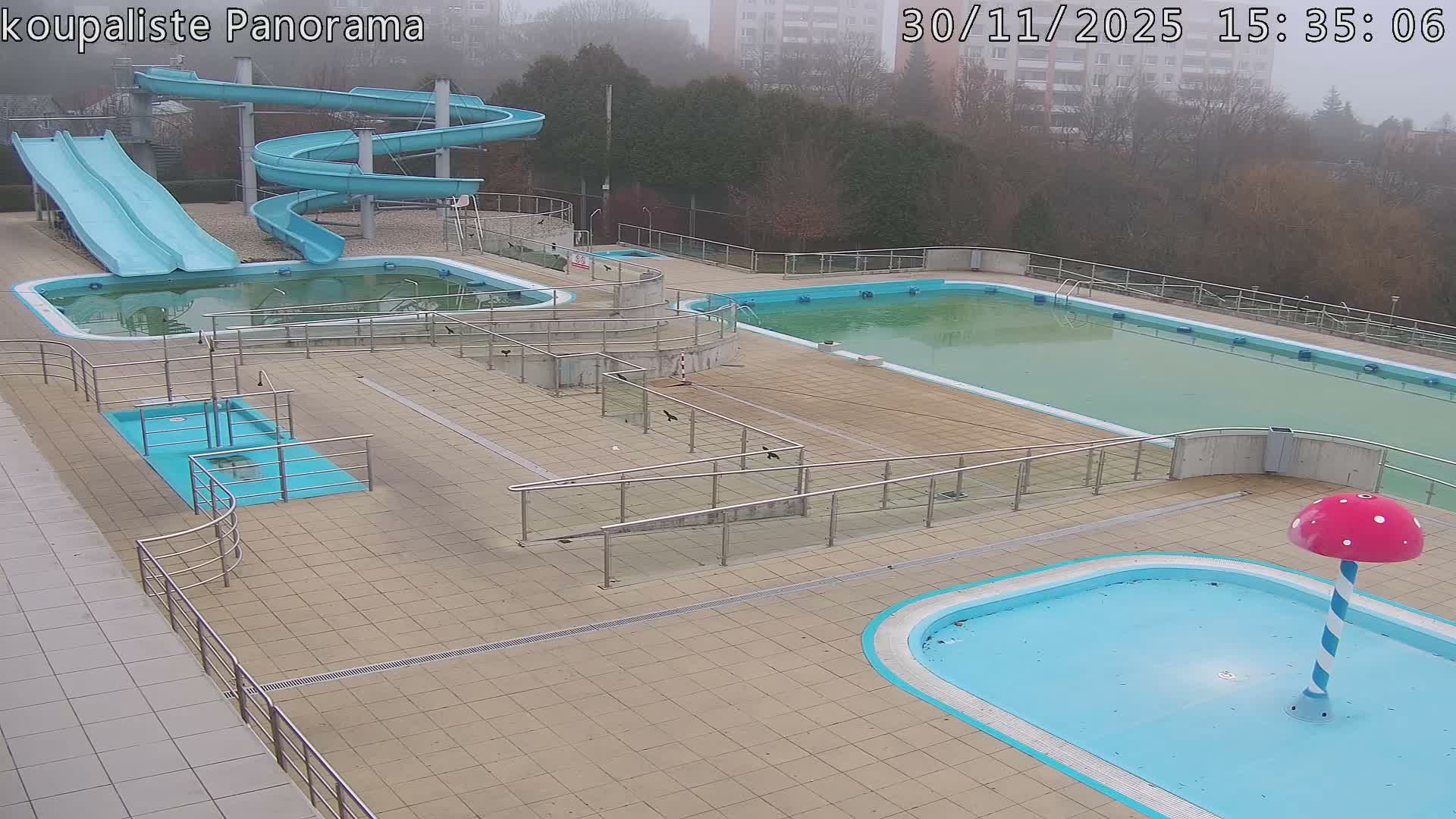 Zlín - Koupaliště Panorama Swimming Pool & Aquapark Live Cam - Zlin 5, Zlin, Czechia