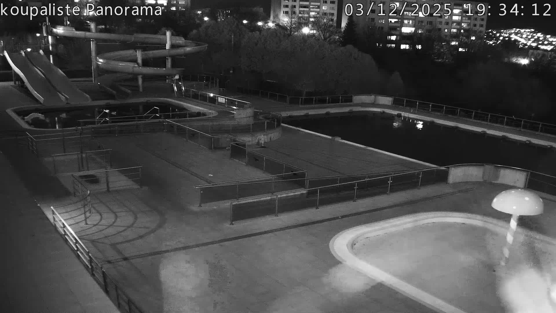 Zlín - Koupaliště Panorama Swimming Pool & Aquapark Live Cam - Zlin 5, Zlin, Czechia