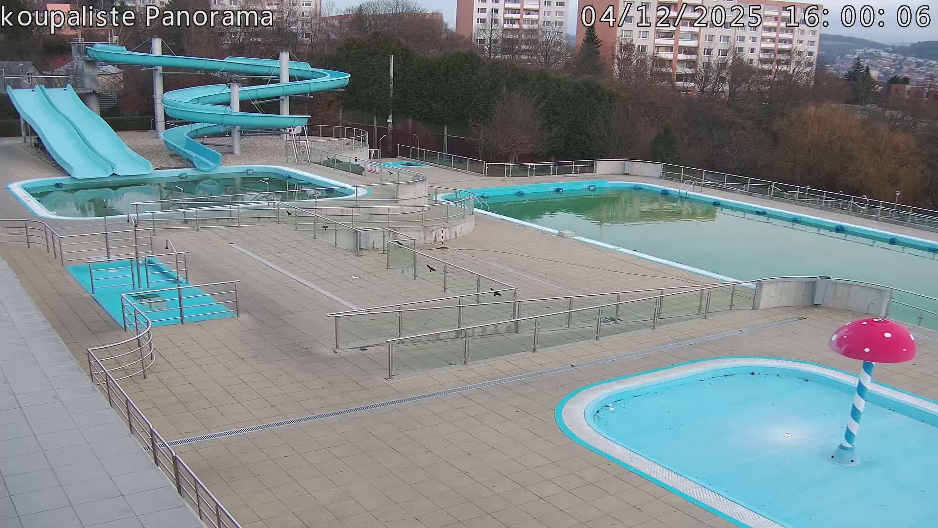 Zlín - Koupaliště Panorama Swimming Pool & Aquapark Live Cam - Zlin 5, Zlin, Czechia