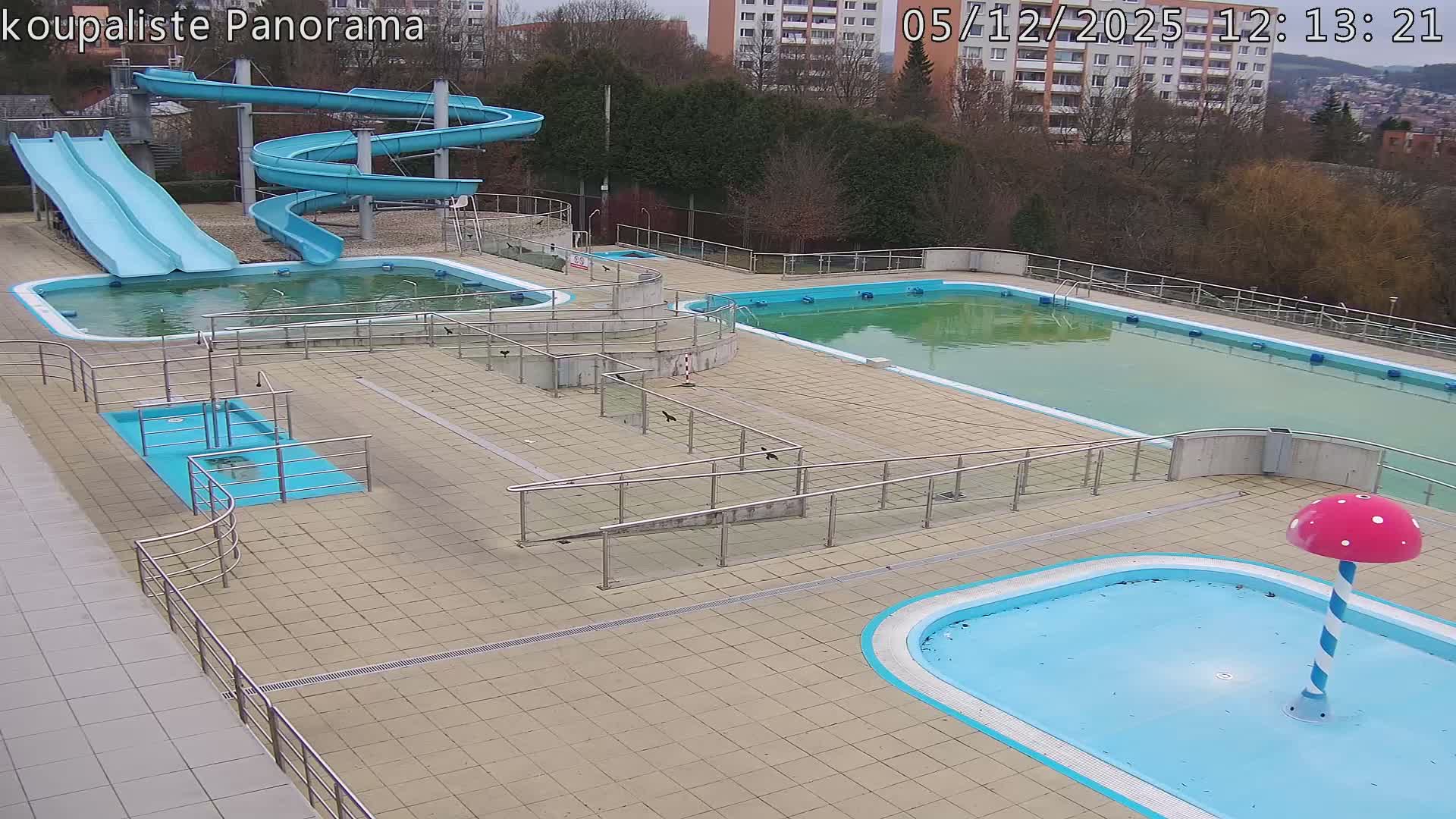 Zlín - Koupaliště Panorama Swimming Pool & Aquapark Live Cam - Zlin 5, Zlin, Czechia