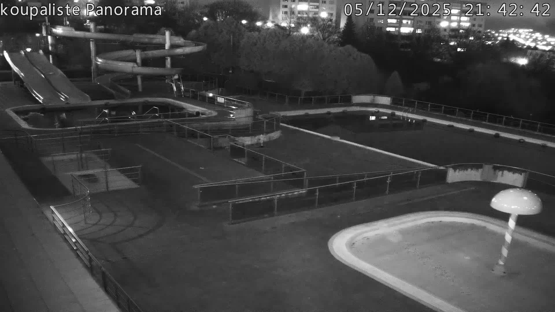 Zlín - Koupaliště Panorama Swimming Pool & Aquapark Live Cam - Zlin 5, Zlin, Czechia