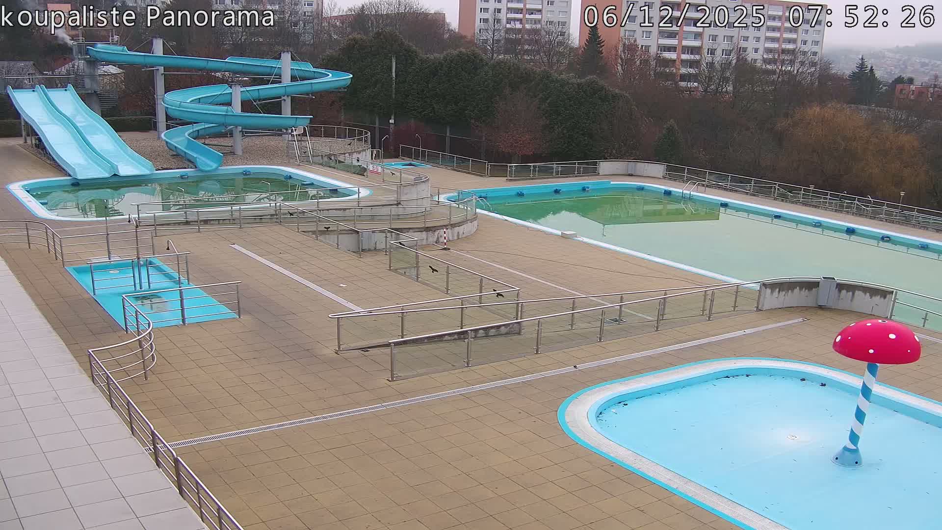 Zlín - Koupaliště Panorama Swimming Pool & Aquapark Live Cam - Zlin 5, Zlin, Czechia