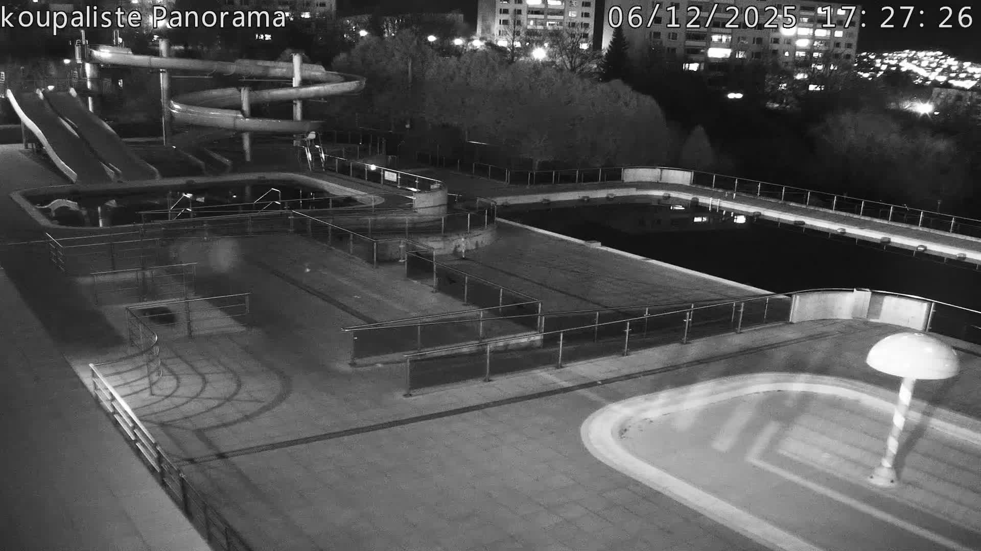 Zlín - Koupaliště Panorama Swimming Pool & Aquapark Live Cam - Zlin 5, Zlin, Czechia