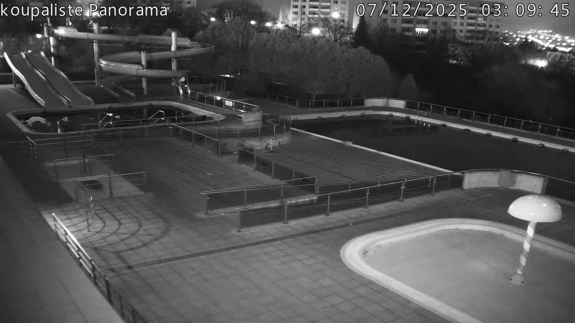 Zlín - Koupaliště Panorama Swimming Pool & Aquapark Live Cam - Zlin 5, Zlin, Czechia