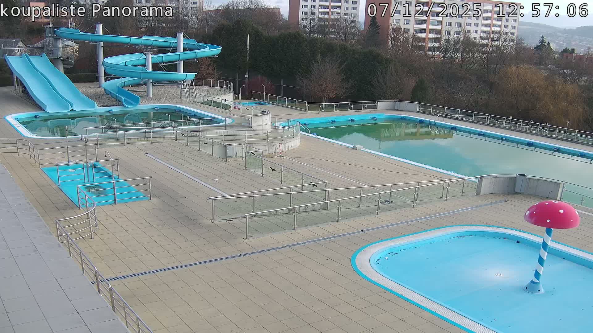 Zlín - Koupaliště Panorama Swimming Pool & Aquapark Live Cam - Zlin 5, Zlin, Czechia
