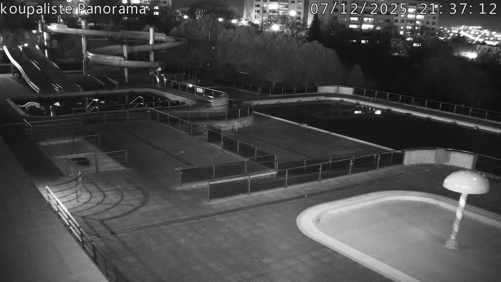 Zlín - Koupaliště Panorama Swimming Pool & Aquapark Live Cam - Zlin 5, Zlin, Czechia