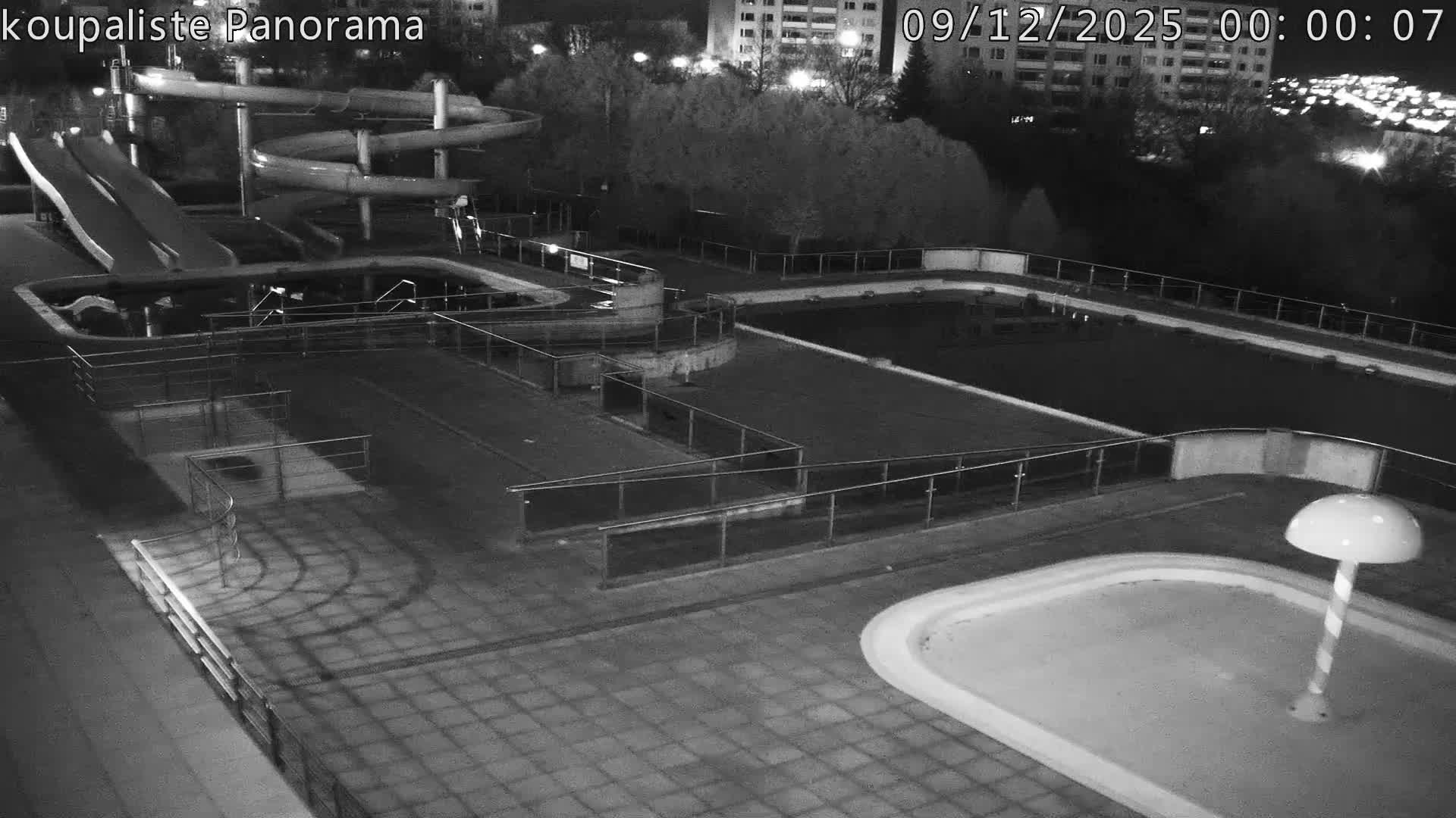 Zlín - Koupaliště Panorama Swimming Pool & Aquapark Live Cam - Zlin 5, Zlin, Czechia