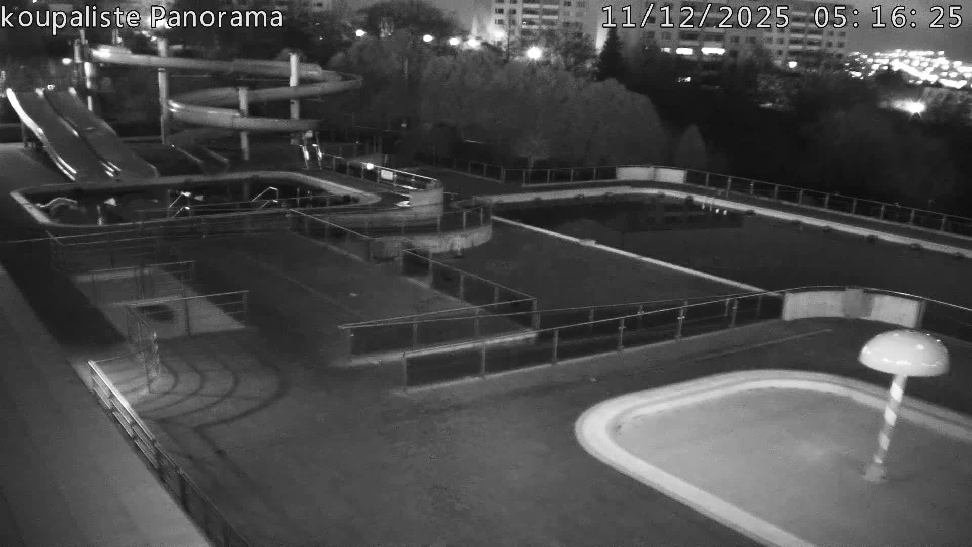 Zlín - Koupaliště Panorama Swimming Pool & Aquapark Live Cam - Zlin 5, Zlin, Czechia