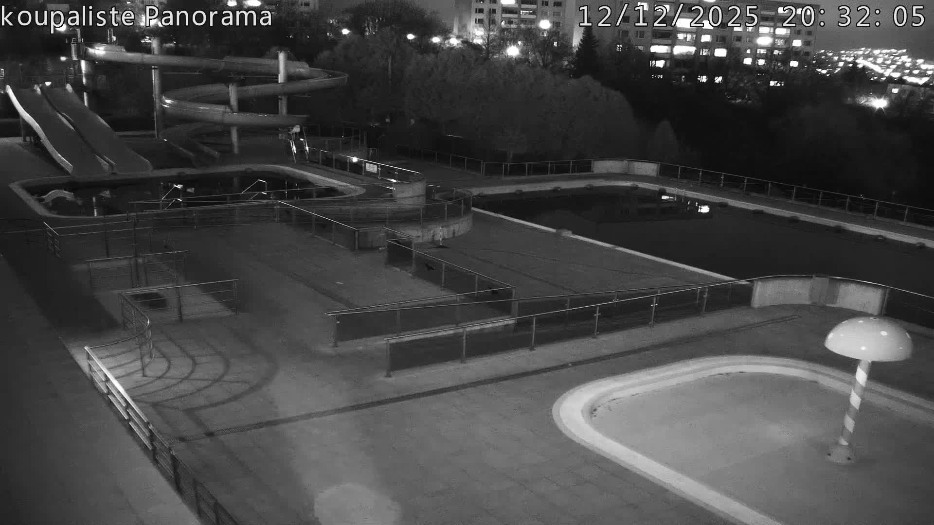 Zlín - Koupaliště Panorama Swimming Pool & Aquapark Live Cam - Zlin 5, Zlin, Czechia