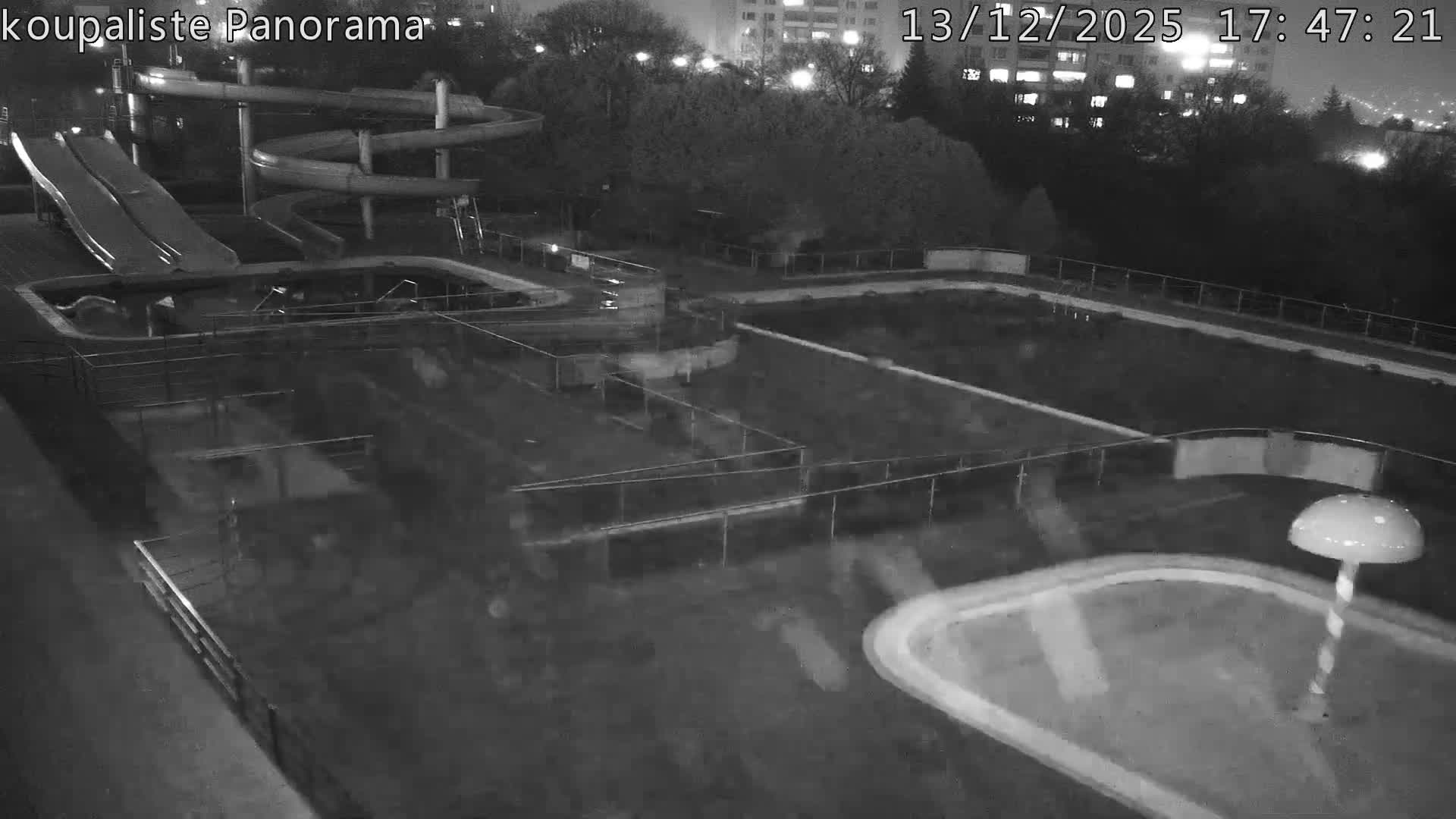Zlín - Koupaliště Panorama Swimming Pool & Aquapark Live Cam - Zlin 5, Zlin, Czechia