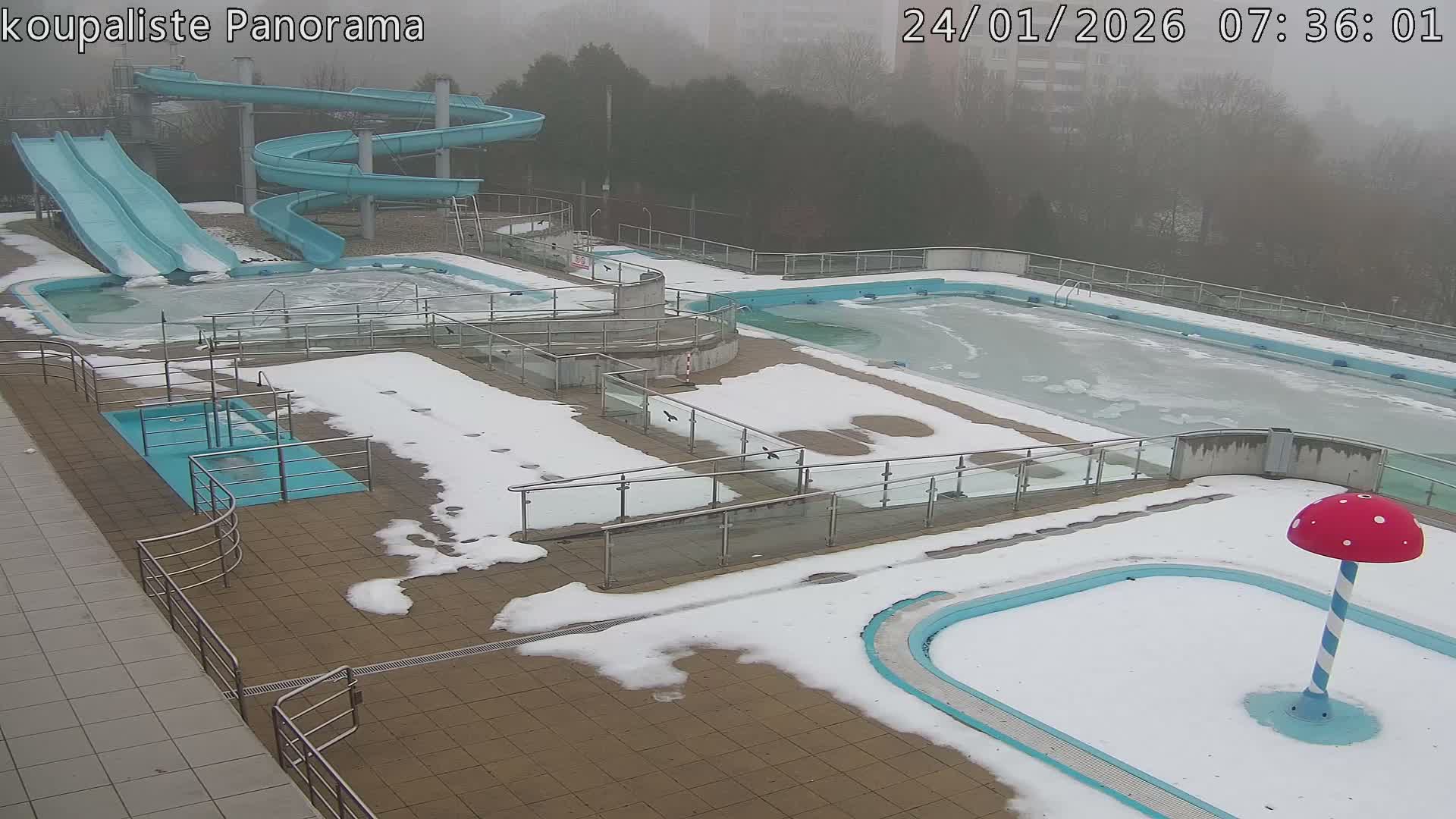 Zlín - Koupaliště Panorama Swimming Pool & Aquapark Live Cam - Zlin 5, Zlin, Czechia