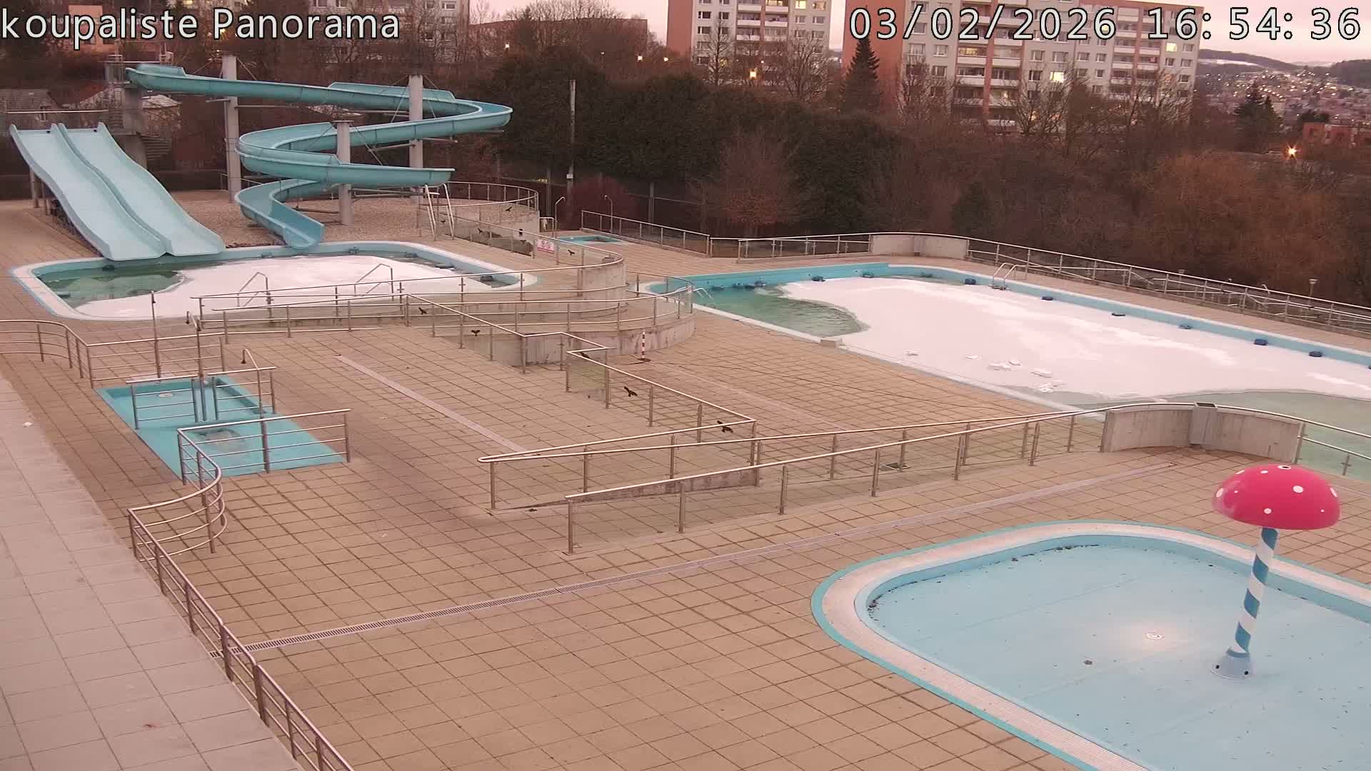 Zlín - Koupaliště Panorama Swimming Pool & Aquapark Live Cam - Zlin 5, Zlin, Czechia