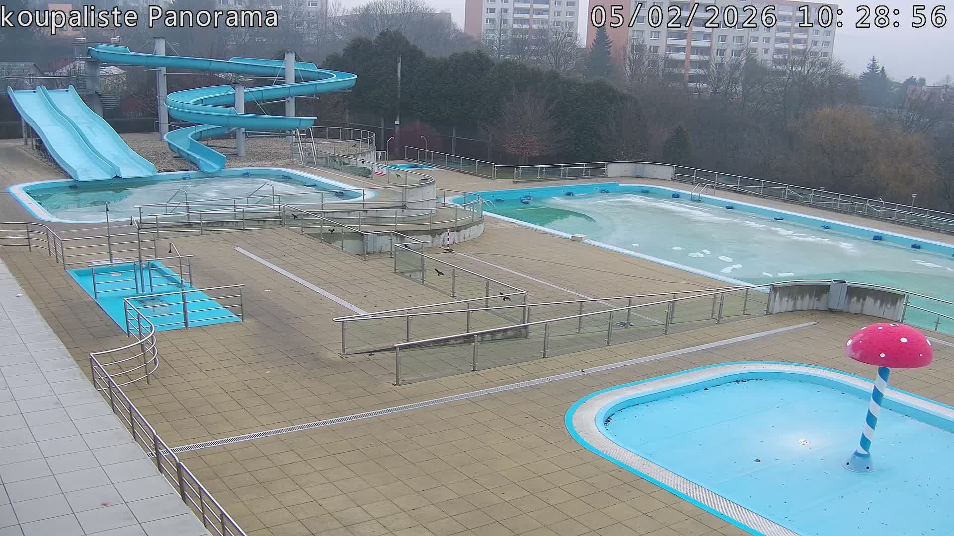 Zlín - Koupaliště Panorama Swimming Pool & Aquapark Live Cam - Zlin 5, Zlin, Czechia