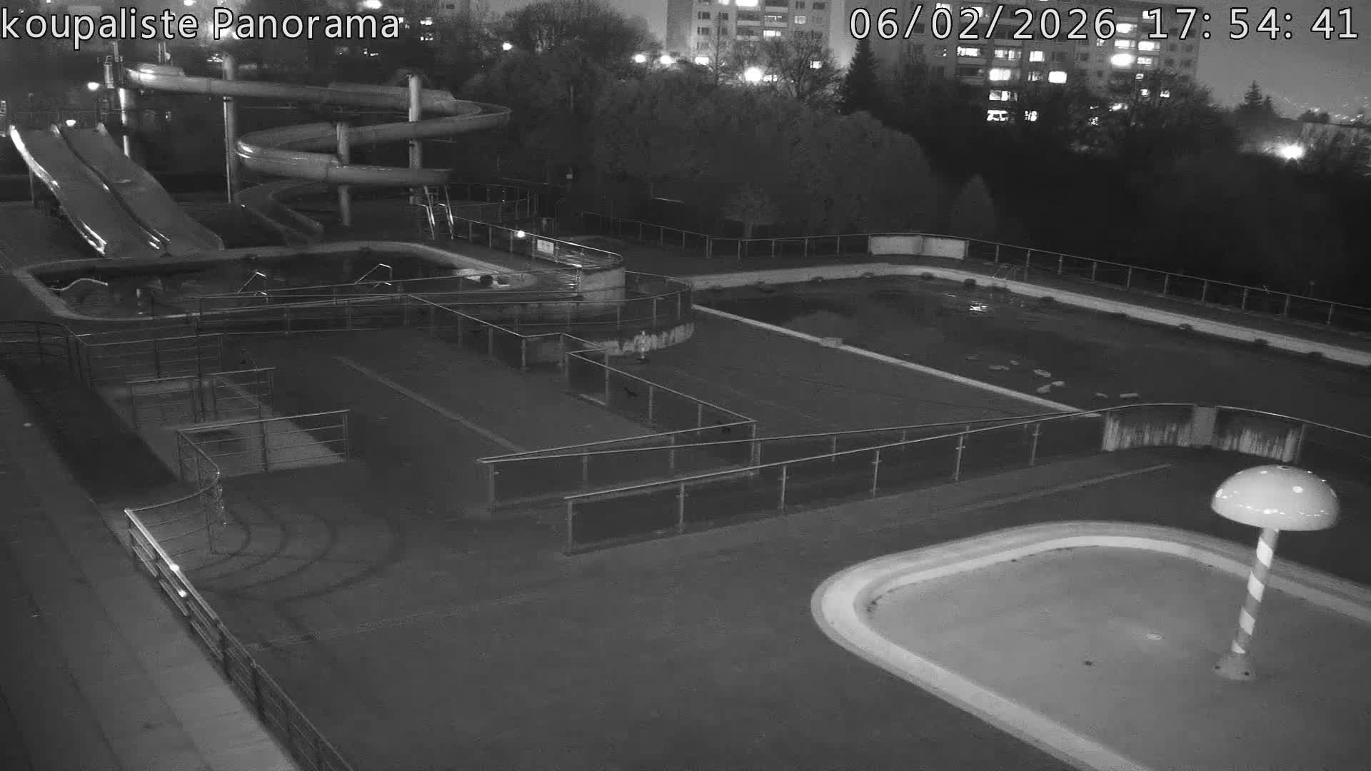 Zlín - Koupaliště Panorama Swimming Pool & Aquapark Live Cam - Zlin 5, Zlin, Czechia
