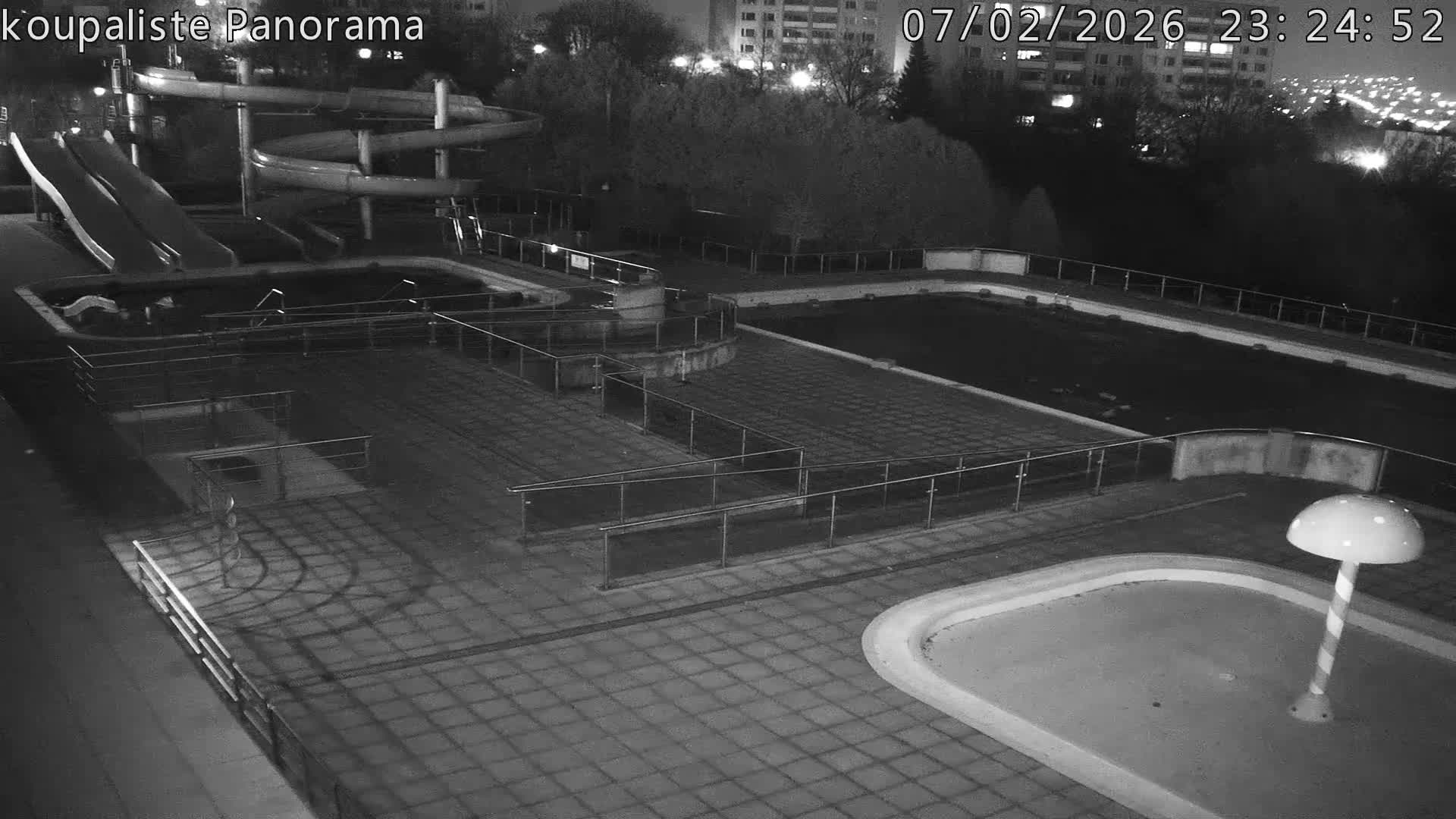 Zlín - Koupaliště Panorama Swimming Pool & Aquapark Live Cam - Zlin 5, Zlin, Czechia
