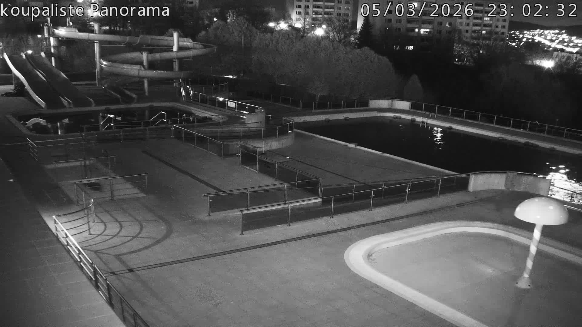 Zlín - Koupaliště Panorama Swimming Pool & Aquapark Live Cam - Zlin 5, Zlin, Czechia