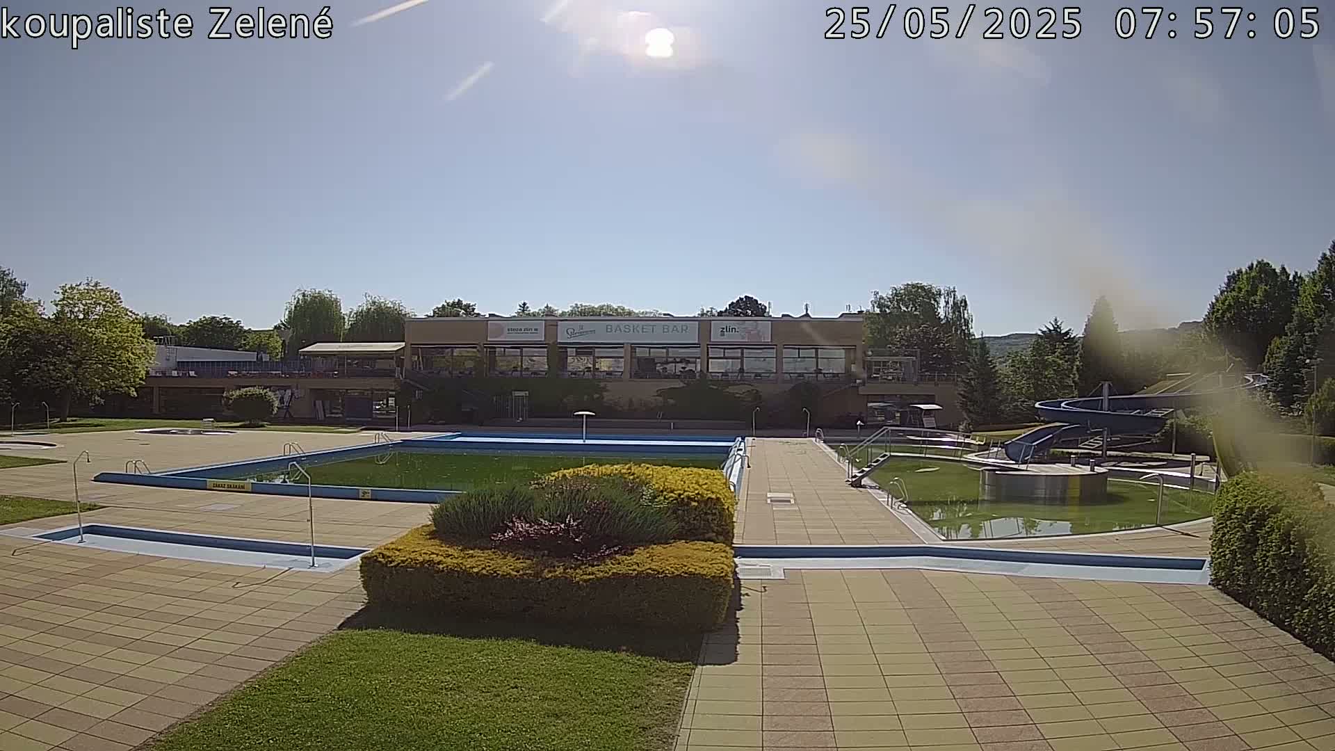 Zlín - Koupaliště Zelené Swimming Pool & Aquapark Live Cam - Zlin 1, Zlin, Czechia