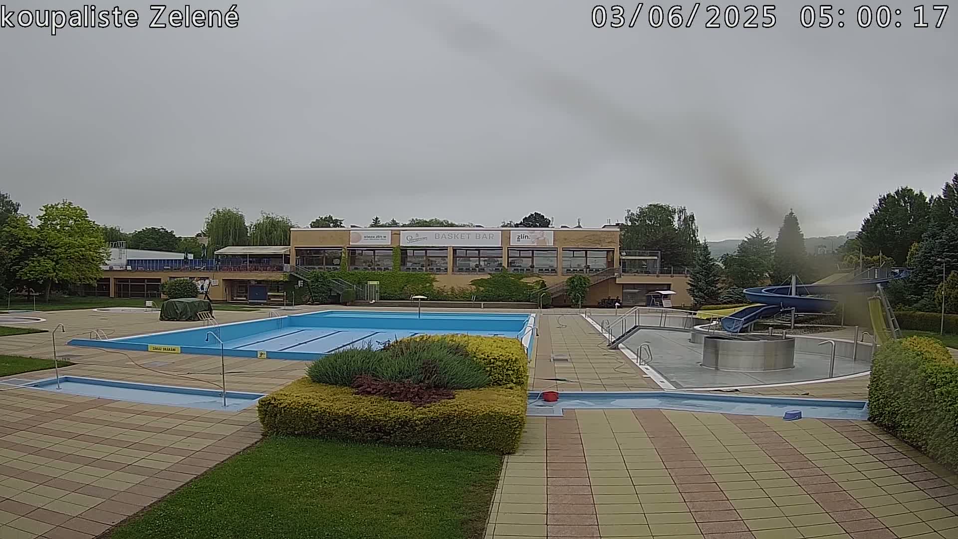 Zlín - Koupaliště Zelené Swimming Pool & Aquapark Live Cam - Zlin 1, Zlin, Czechia