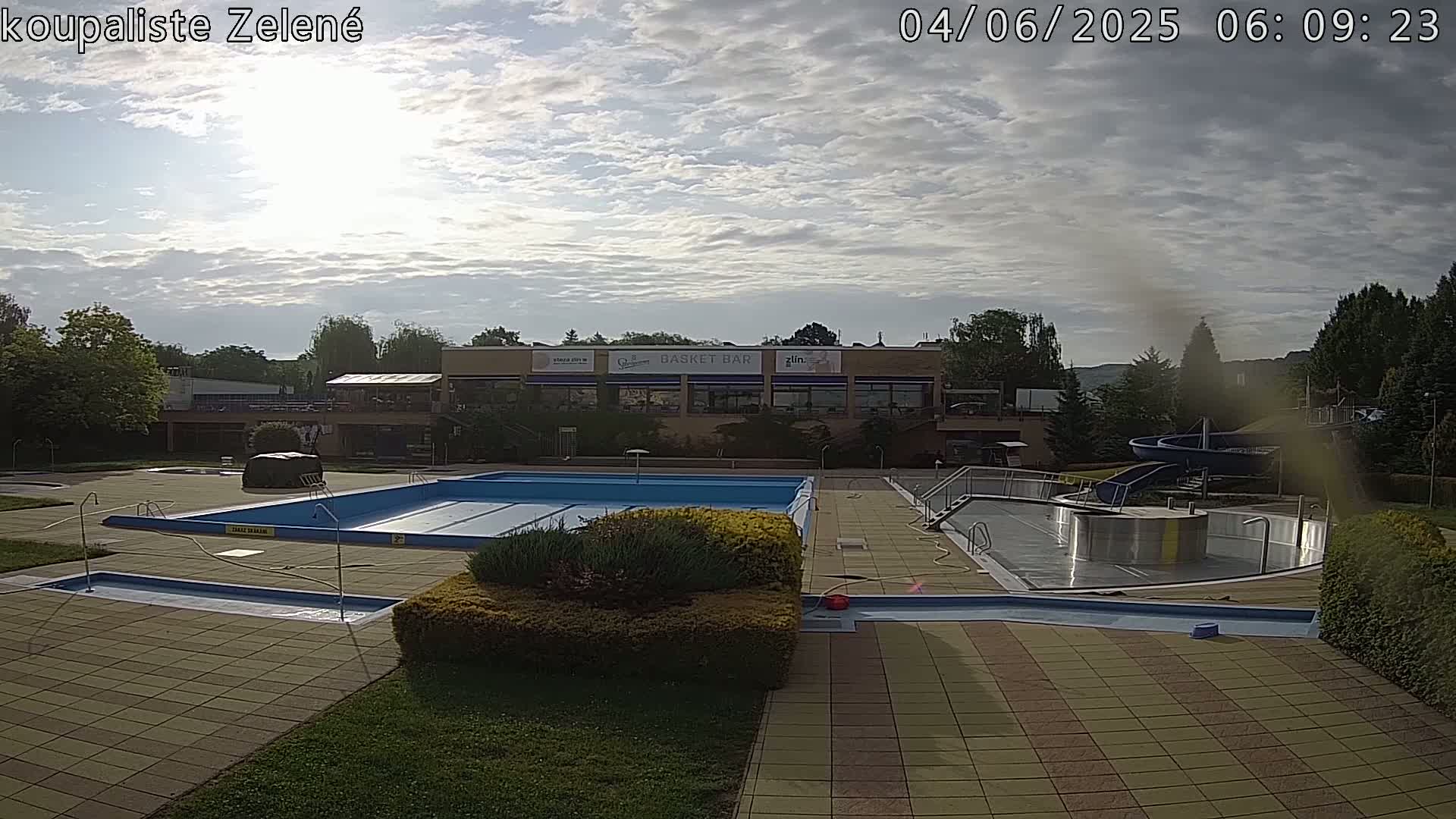 Zlín - Koupaliště Zelené Swimming Pool & Aquapark Live Cam - Zlin 1, Zlin, Czechia
